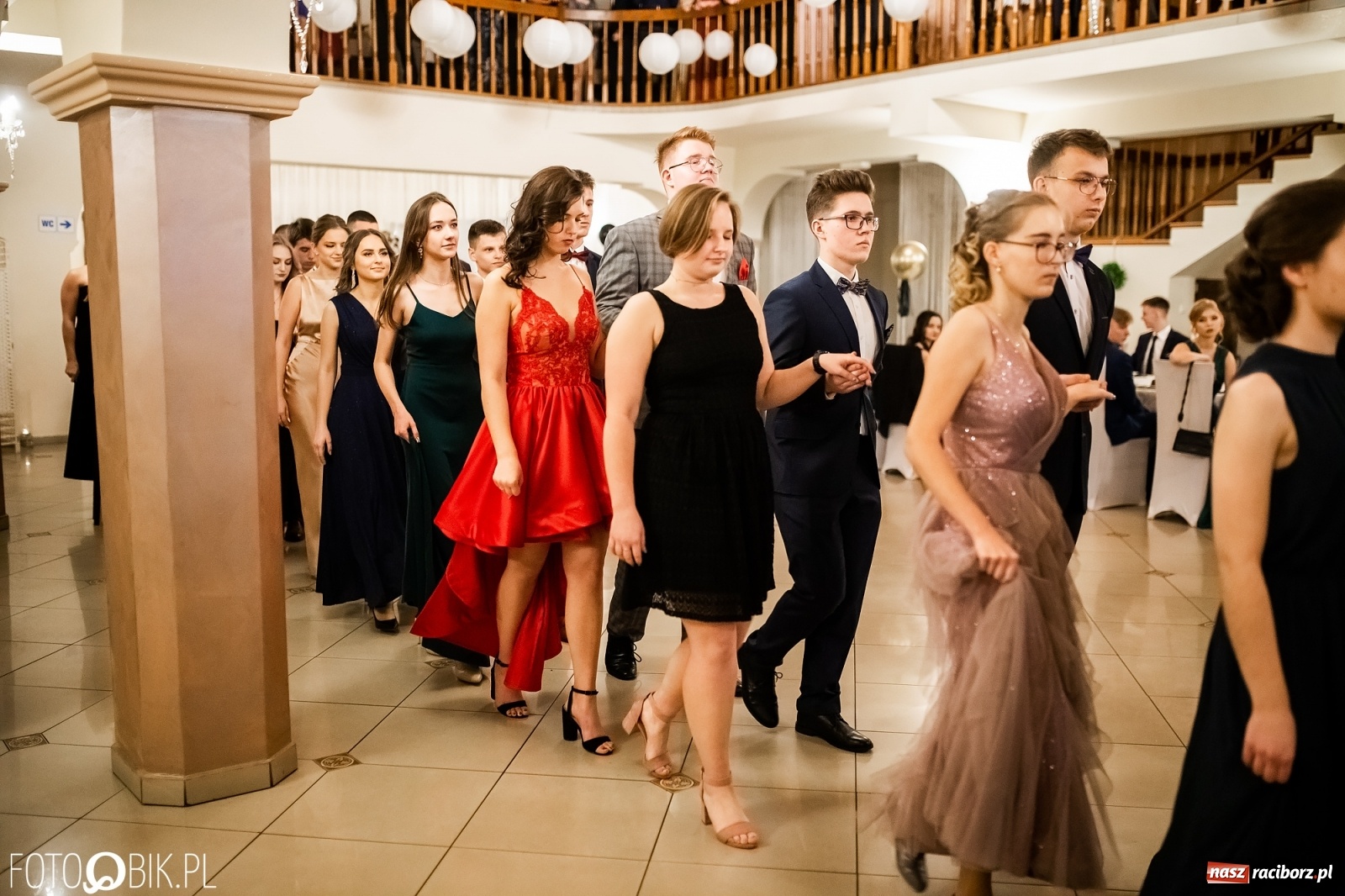 Zdjęcie w galerii na portalu naszraciborz.pl: Studniówka II LO im. Adama Mickiewicza w Raciborzu [FOTO i WIDEO] wiadomości z regionu