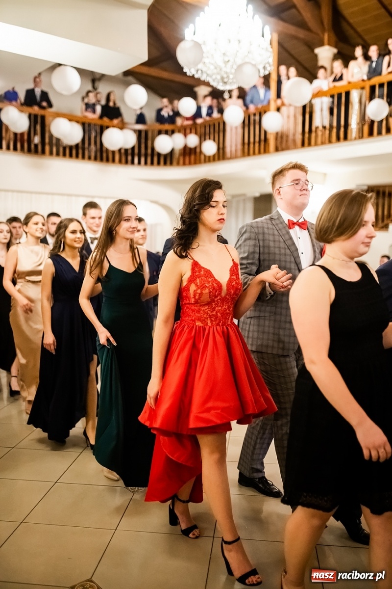 Zdjęcie w galerii na portalu naszraciborz.pl: Studniówka II LO im. Adama Mickiewicza w Raciborzu [FOTO i WIDEO] wiadomości z regionu