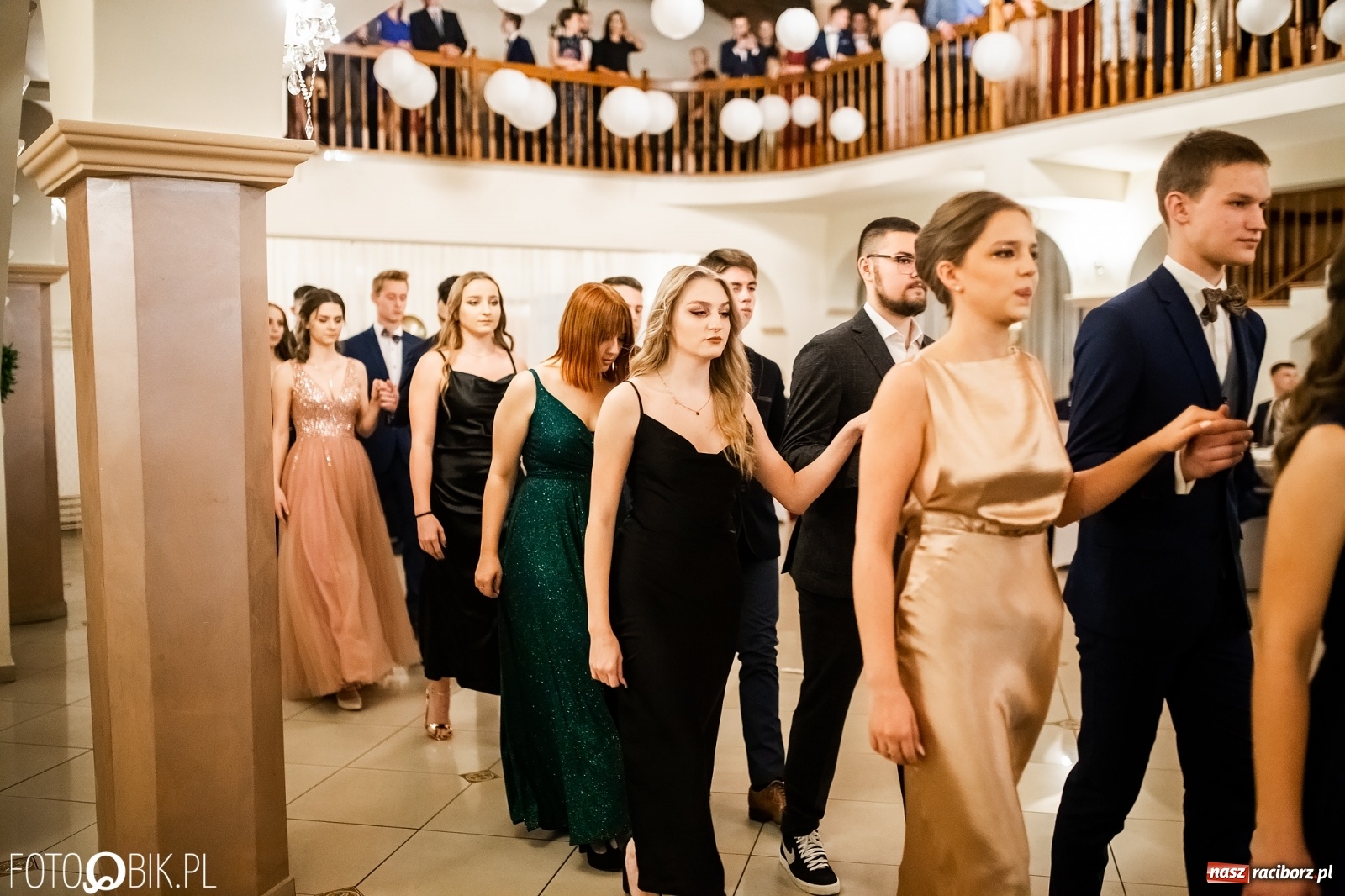 Zdjęcie w galerii na portalu naszraciborz.pl: Studniówka II LO im. Adama Mickiewicza w Raciborzu [FOTO i WIDEO] wiadomości z regionu