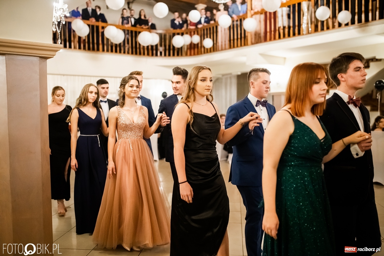 Zdjęcie w galerii na portalu naszraciborz.pl: Studniówka II LO im. Adama Mickiewicza w Raciborzu [FOTO i WIDEO] wiadomości z regionu