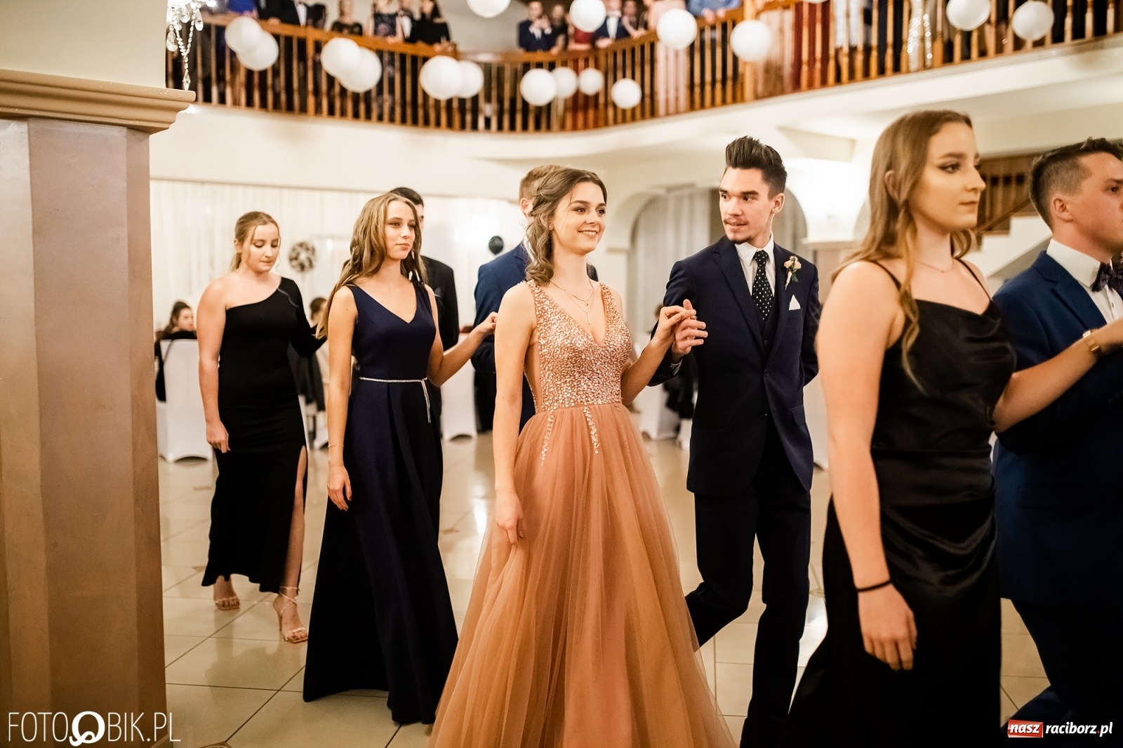 Zdjęcie w galerii na portalu naszraciborz.pl: Studniówka II LO im. Adama Mickiewicza w Raciborzu [FOTO i WIDEO] wiadomości z regionu