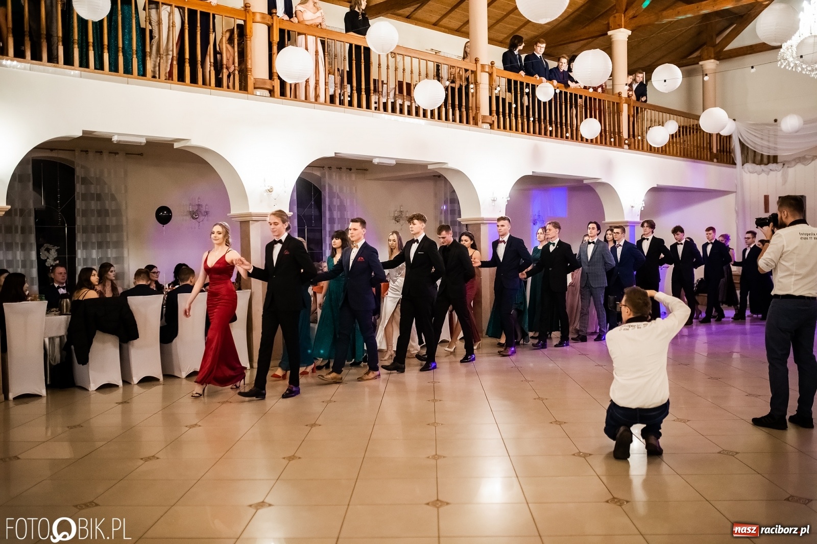 Zdjęcie w galerii na portalu naszraciborz.pl: Studniówka II LO im. Adama Mickiewicza w Raciborzu [FOTO i WIDEO] wiadomości z regionu