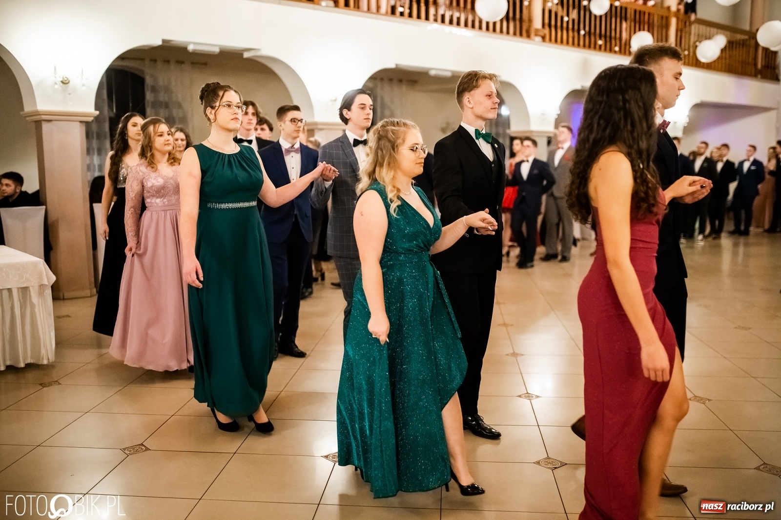 Zdjęcie w galerii na portalu naszraciborz.pl: Studniówka II LO im. Adama Mickiewicza w Raciborzu [FOTO i WIDEO] wiadomości z regionu