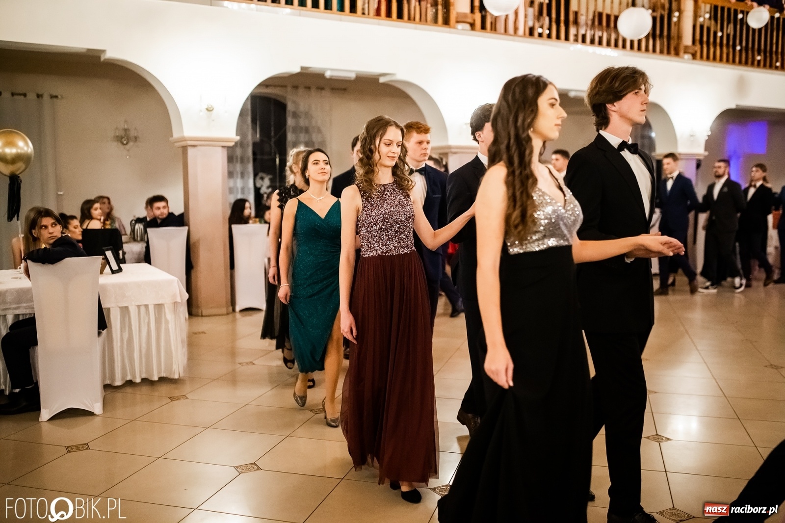 Zdjęcie w galerii na portalu naszraciborz.pl: Studniówka II LO im. Adama Mickiewicza w Raciborzu [FOTO i WIDEO] wiadomości z regionu