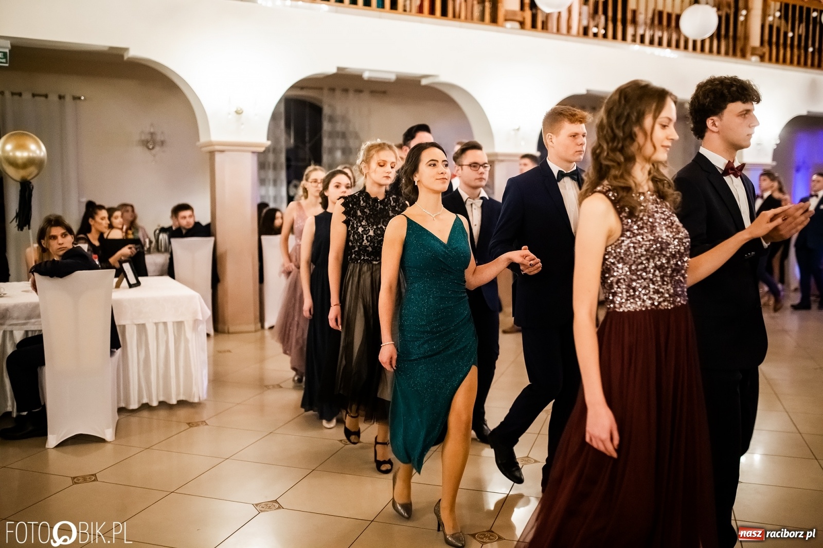 Zdjęcie w galerii na portalu naszraciborz.pl: Studniówka II LO im. Adama Mickiewicza w Raciborzu [FOTO i WIDEO] wiadomości z regionu