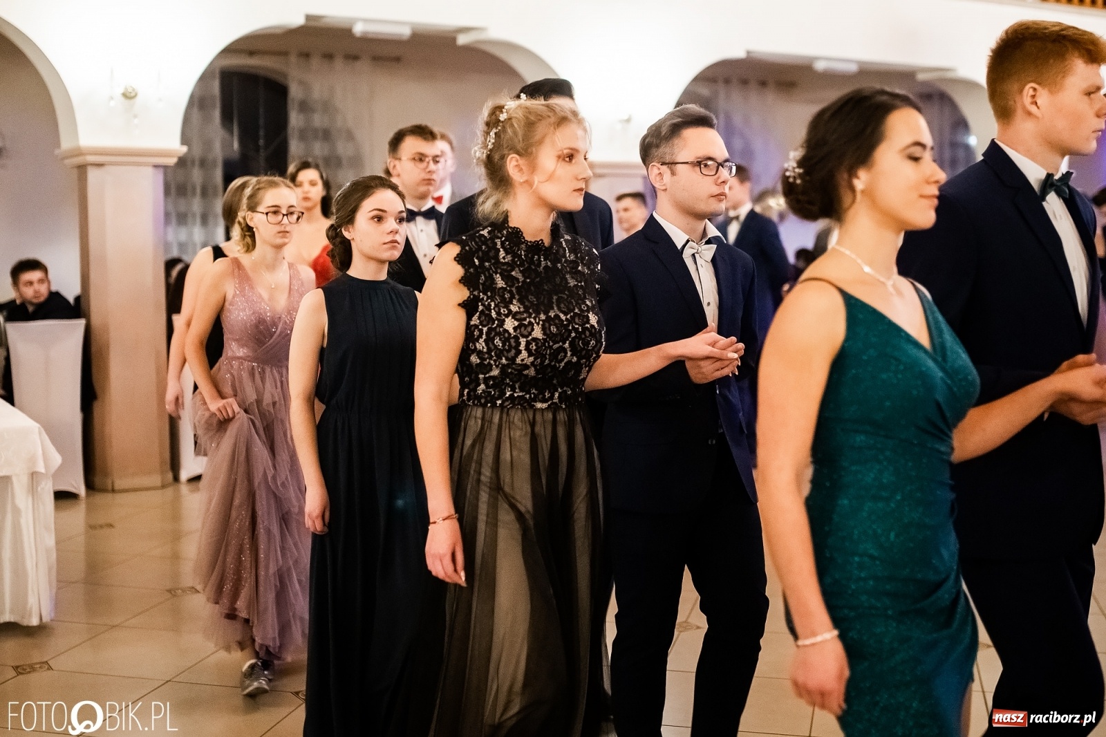 Zdjęcie w galerii na portalu naszraciborz.pl: Studniówka II LO im. Adama Mickiewicza w Raciborzu [FOTO i WIDEO] wiadomości z regionu