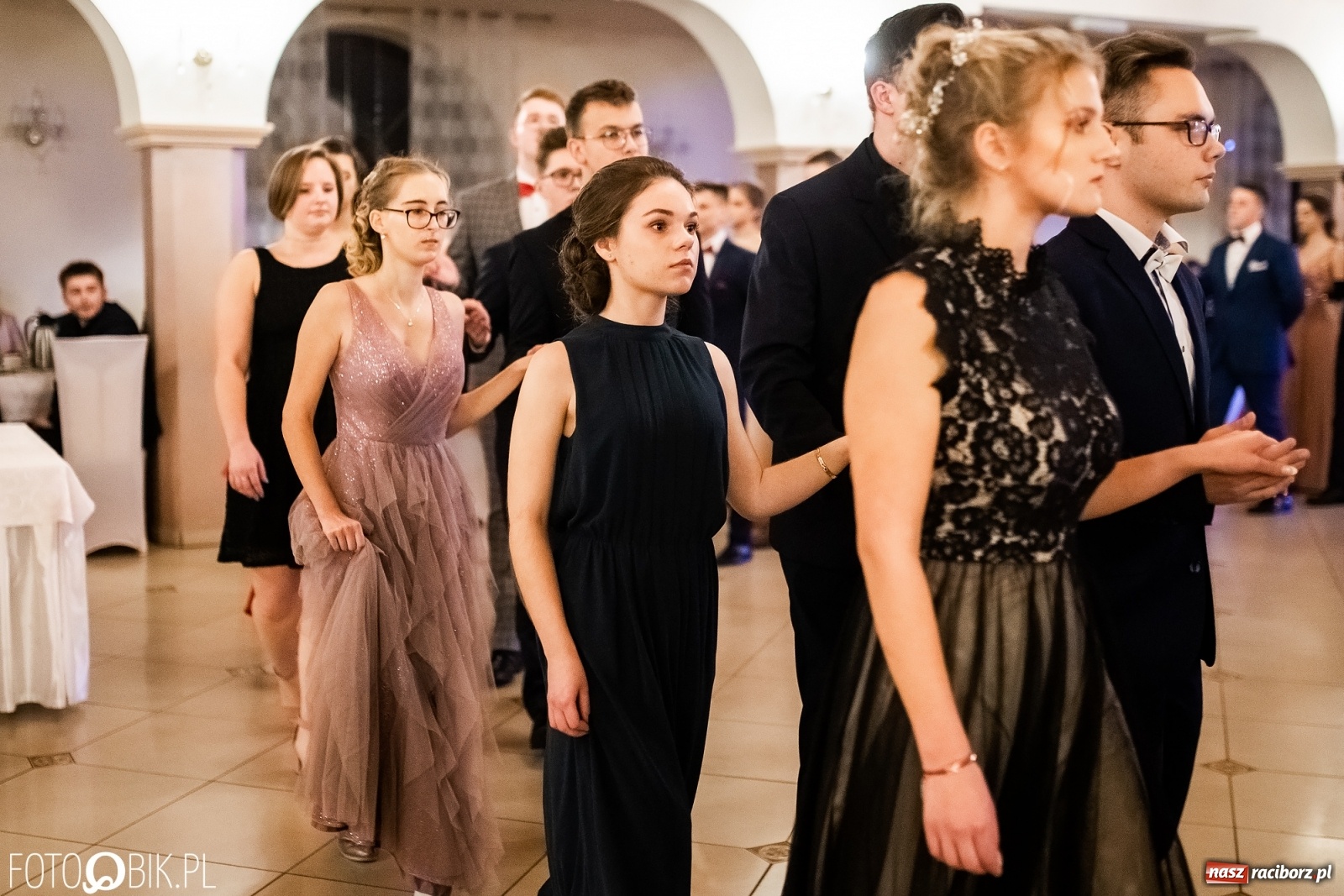 Zdjęcie w galerii na portalu naszraciborz.pl: Studniówka II LO im. Adama Mickiewicza w Raciborzu [FOTO i WIDEO] wiadomości z regionu