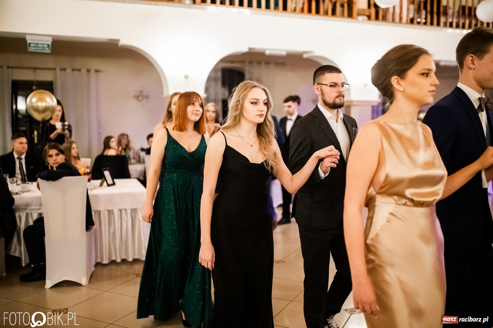 Zdjęcie w galerii na portalu naszraciborz.pl: Studniówka II LO im. Adama Mickiewicza w Raciborzu [FOTO i WIDEO] wiadomości z regionu