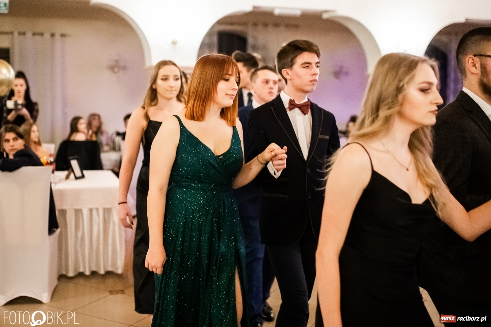 Zdjęcie w galerii na portalu naszraciborz.pl: Studniówka II LO im. Adama Mickiewicza w Raciborzu [FOTO i WIDEO] wiadomości z regionu