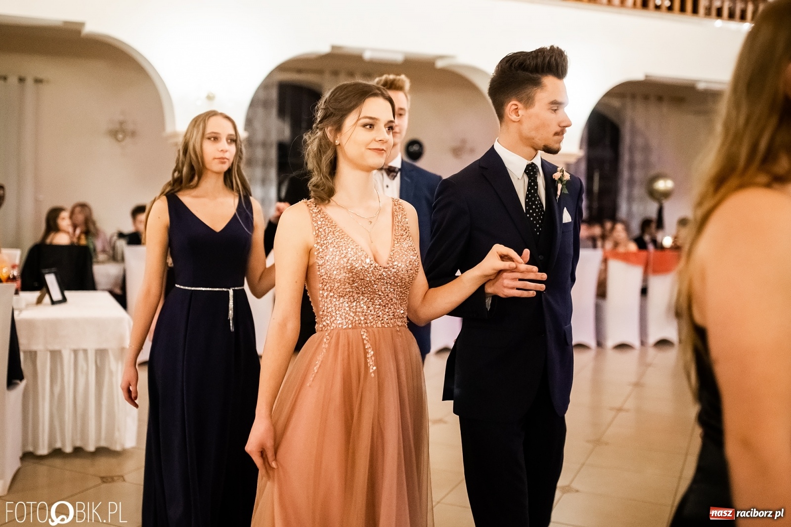 Zdjęcie w galerii na portalu naszraciborz.pl: Studniówka II LO im. Adama Mickiewicza w Raciborzu [FOTO i WIDEO] wiadomości z regionu