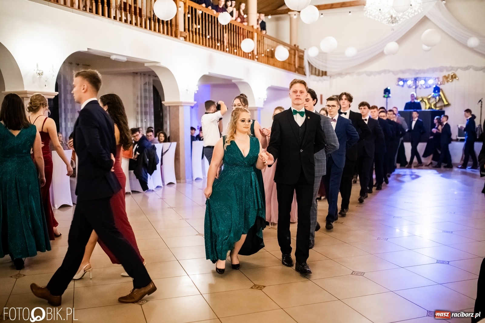 Zdjęcie w galerii na portalu naszraciborz.pl: Studniówka II LO im. Adama Mickiewicza w Raciborzu [FOTO i WIDEO] wiadomości z regionu