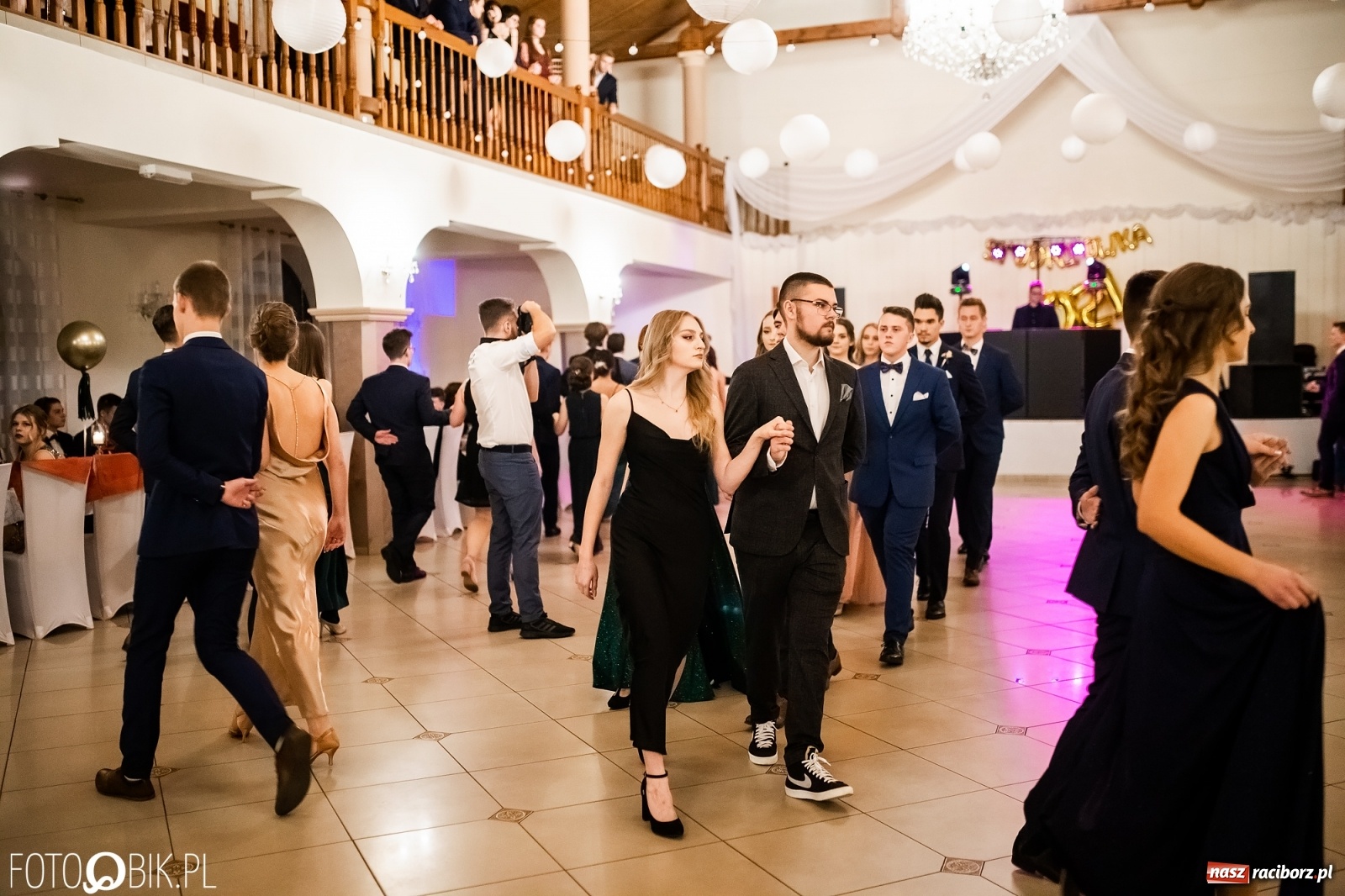 Zdjęcie w galerii na portalu naszraciborz.pl: Studniówka II LO im. Adama Mickiewicza w Raciborzu [FOTO i WIDEO] wiadomości z regionu