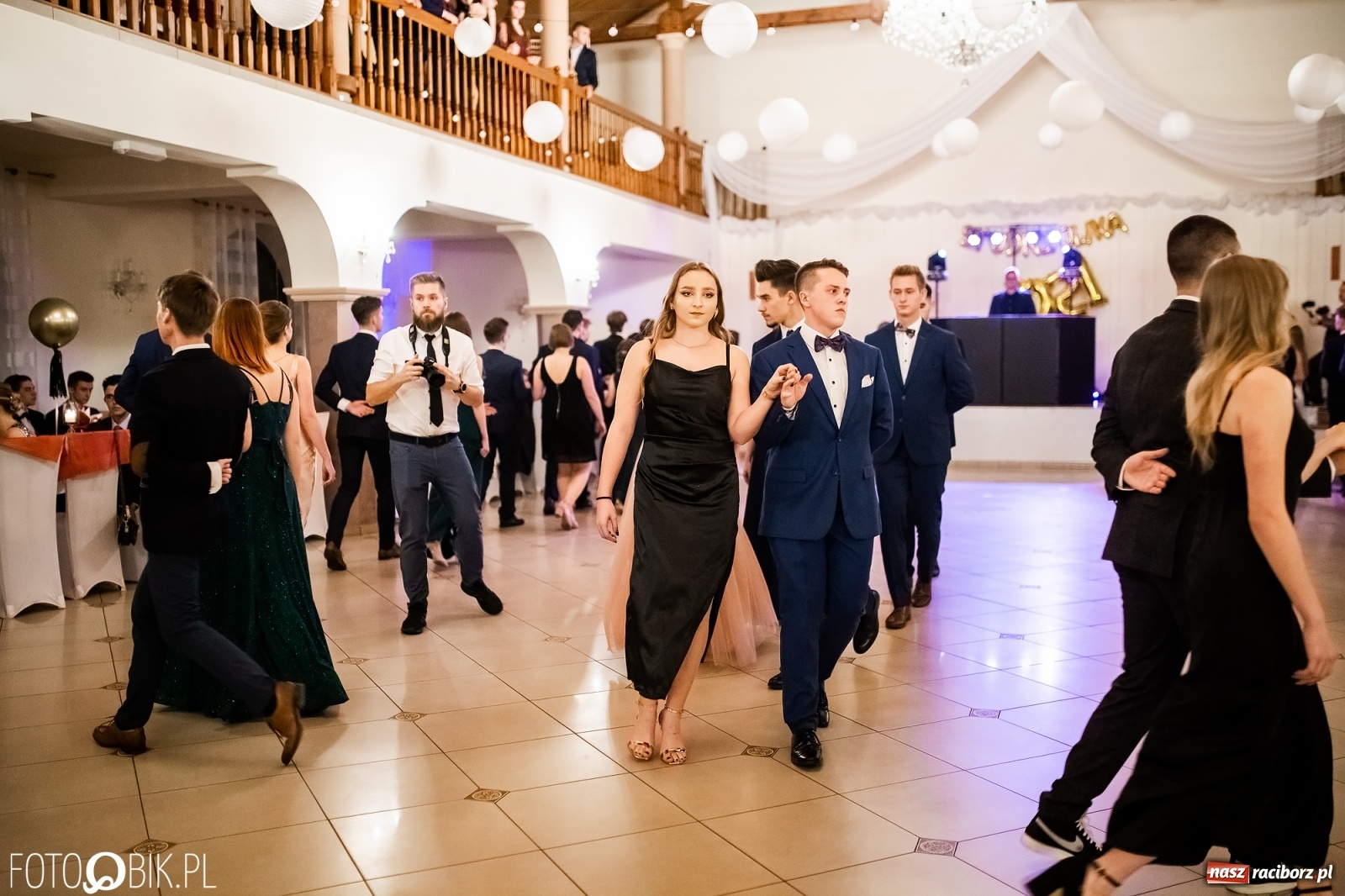 Zdjęcie w galerii na portalu naszraciborz.pl: Studniówka II LO im. Adama Mickiewicza w Raciborzu [FOTO i WIDEO] wiadomości z regionu