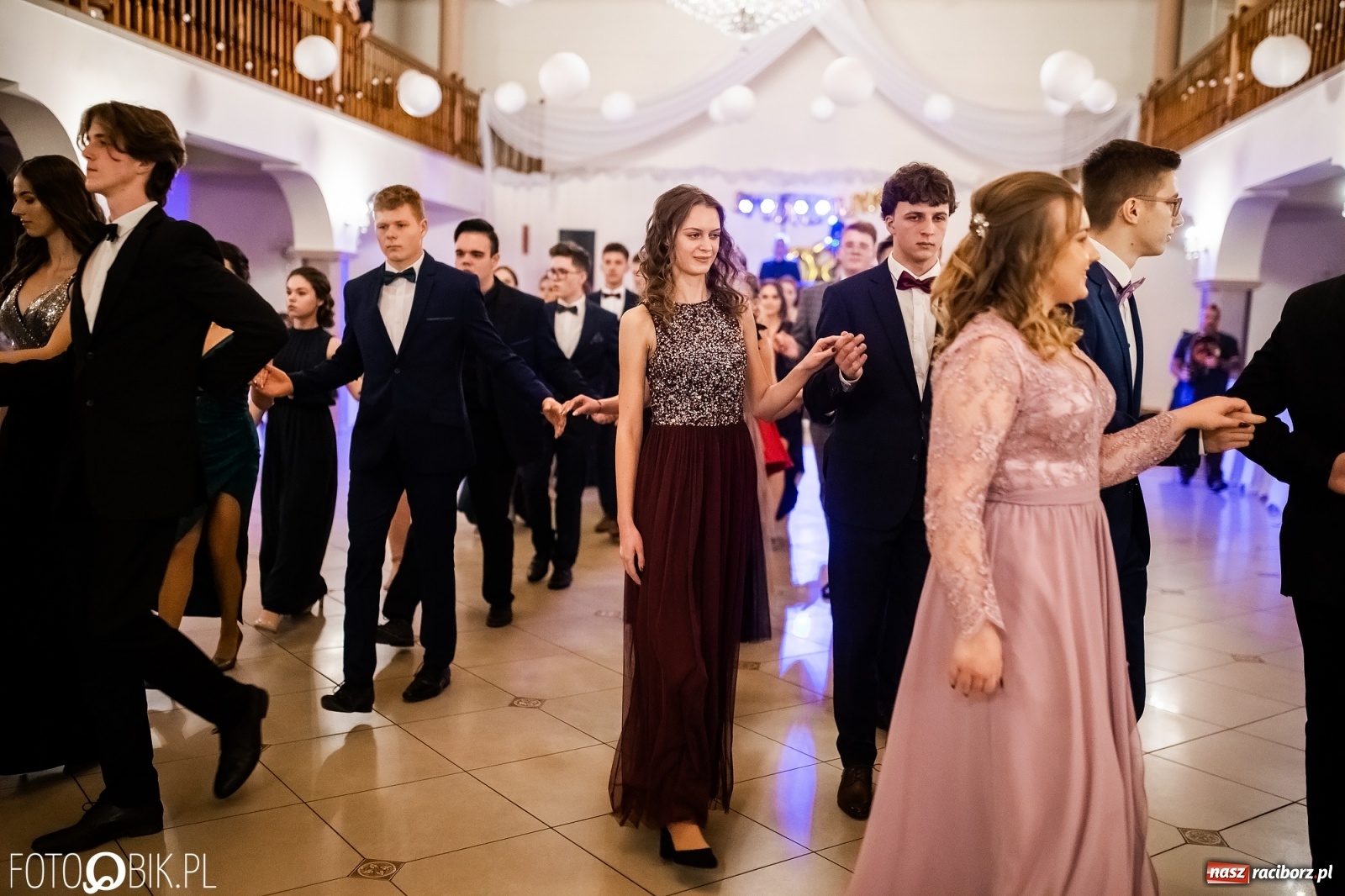 Zdjęcie w galerii na portalu naszraciborz.pl: Studniówka II LO im. Adama Mickiewicza w Raciborzu [FOTO i WIDEO] wiadomości z regionu