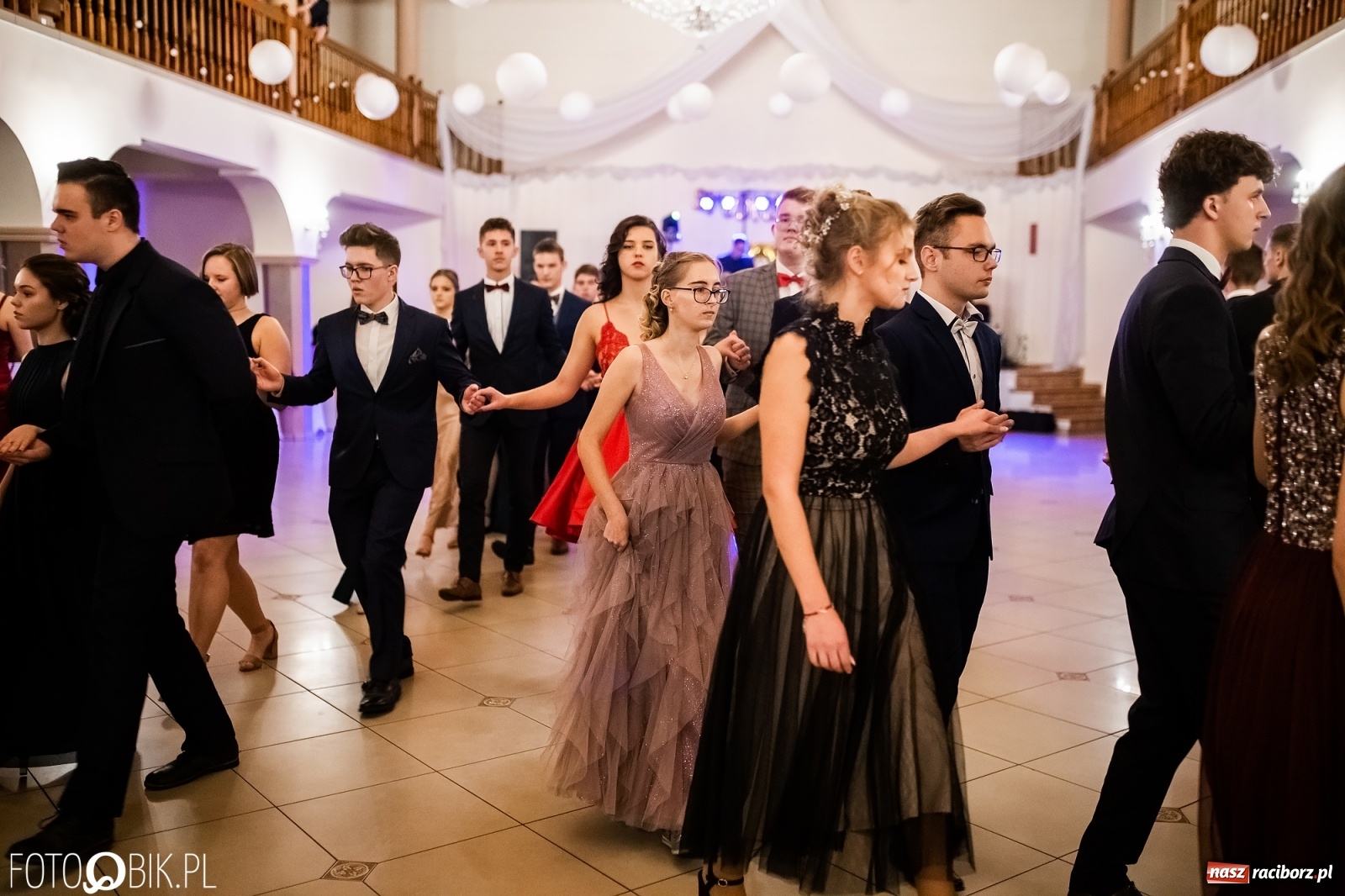 Zdjęcie w galerii na portalu naszraciborz.pl: Studniówka II LO im. Adama Mickiewicza w Raciborzu [FOTO i WIDEO] wiadomości z regionu