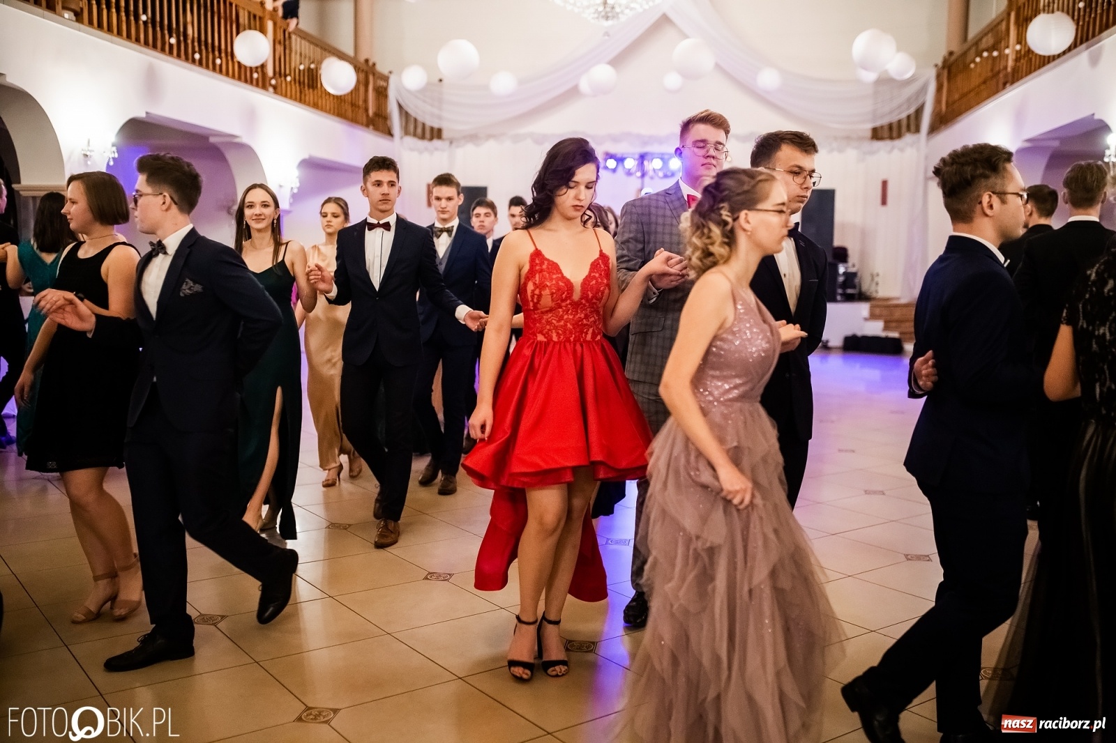 Zdjęcie w galerii na portalu naszraciborz.pl: Studniówka II LO im. Adama Mickiewicza w Raciborzu [FOTO i WIDEO] wiadomości z regionu