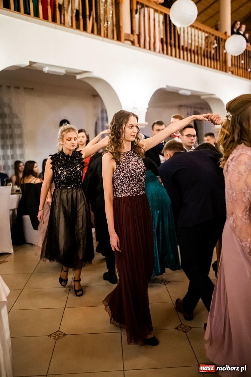 Zdjęcie w galerii na portalu naszraciborz.pl: Studniówka II LO im. Adama Mickiewicza w Raciborzu [FOTO i WIDEO] wiadomości z regionu