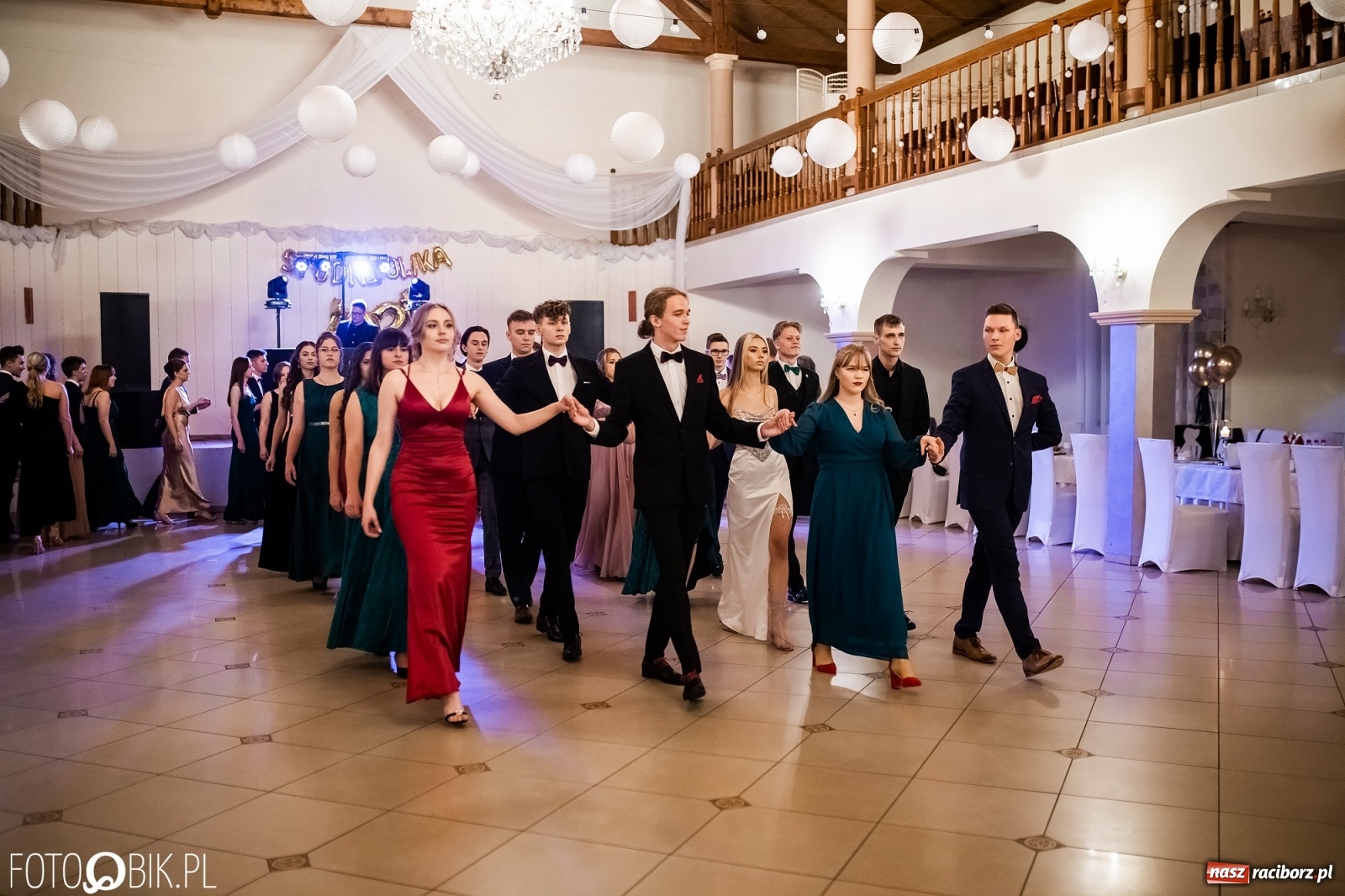 Zdjęcie w galerii na portalu naszraciborz.pl: Studniówka II LO im. Adama Mickiewicza w Raciborzu [FOTO i WIDEO] wiadomości z regionu