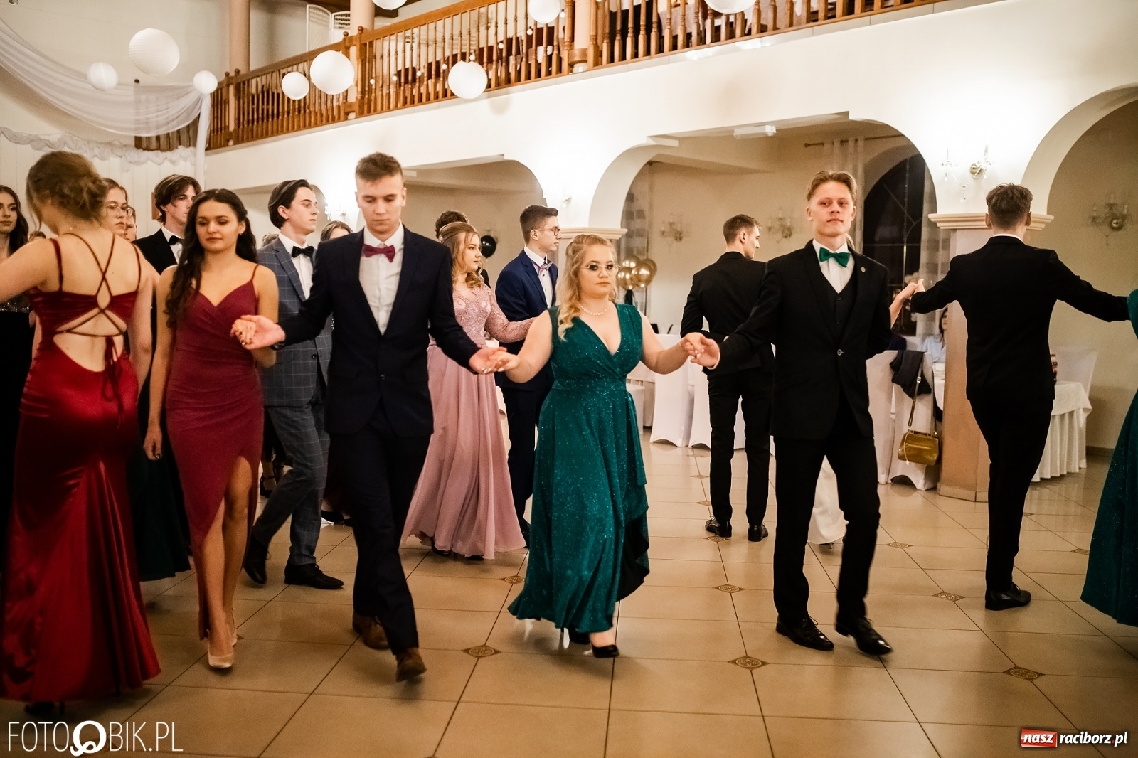 Zdjęcie w galerii na portalu naszraciborz.pl: Studniówka II LO im. Adama Mickiewicza w Raciborzu [FOTO i WIDEO] wiadomości z regionu