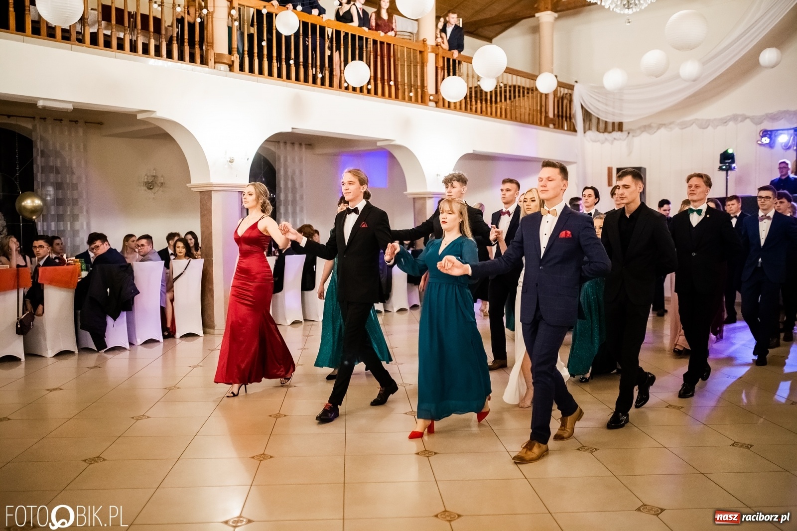 Zdjęcie w galerii na portalu naszraciborz.pl: Studniówka II LO im. Adama Mickiewicza w Raciborzu [FOTO i WIDEO] wiadomości z regionu