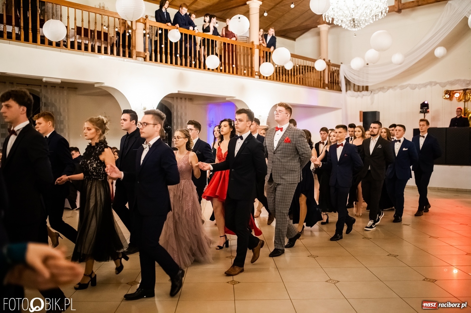 Zdjęcie w galerii na portalu naszraciborz.pl: Studniówka II LO im. Adama Mickiewicza w Raciborzu [FOTO i WIDEO] wiadomości z regionu