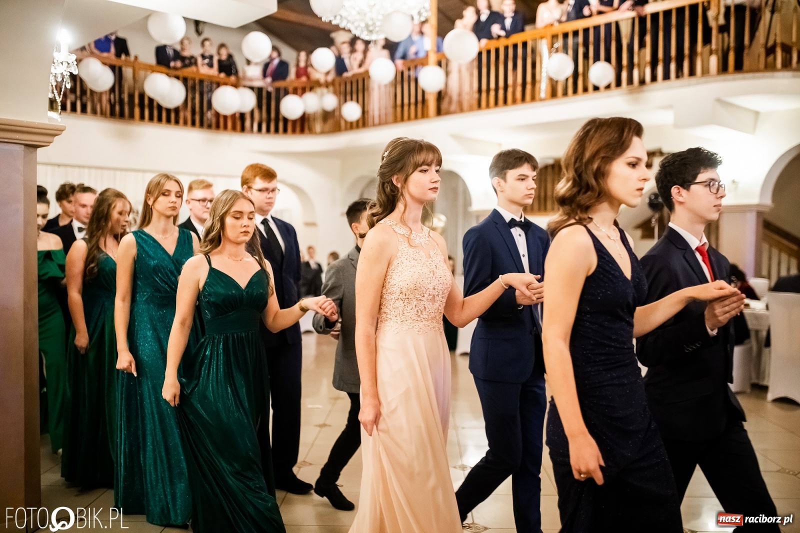 Zdjęcie w galerii na portalu naszraciborz.pl: Studniówka II LO im. Adama Mickiewicza w Raciborzu [FOTO i WIDEO] wiadomości z regionu