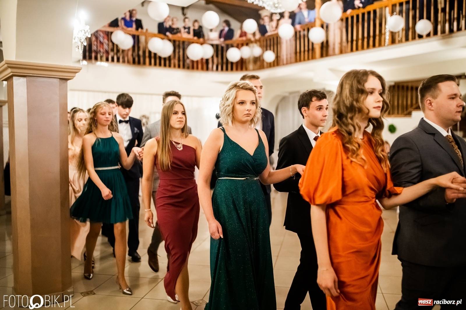 Zdjęcie w galerii na portalu naszraciborz.pl: Studniówka II LO im. Adama Mickiewicza w Raciborzu [FOTO i WIDEO] wiadomości z regionu