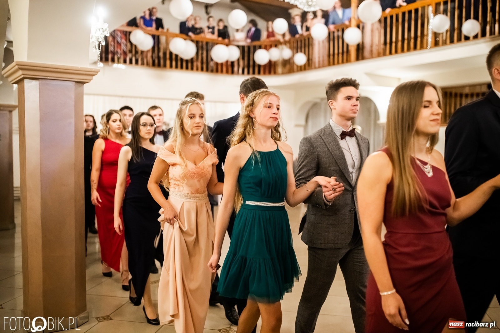 Zdjęcie w galerii na portalu naszraciborz.pl: Studniówka II LO im. Adama Mickiewicza w Raciborzu [FOTO i WIDEO] wiadomości z regionu