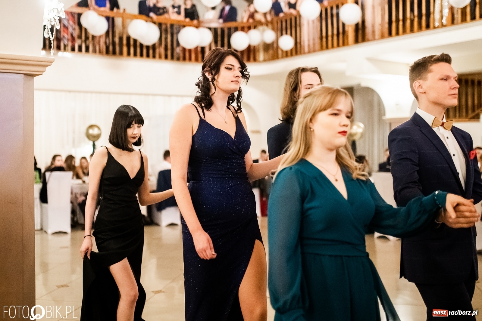 Zdjęcie w galerii na portalu naszraciborz.pl: Studniówka II LO im. Adama Mickiewicza w Raciborzu [FOTO i WIDEO] wiadomości z regionu