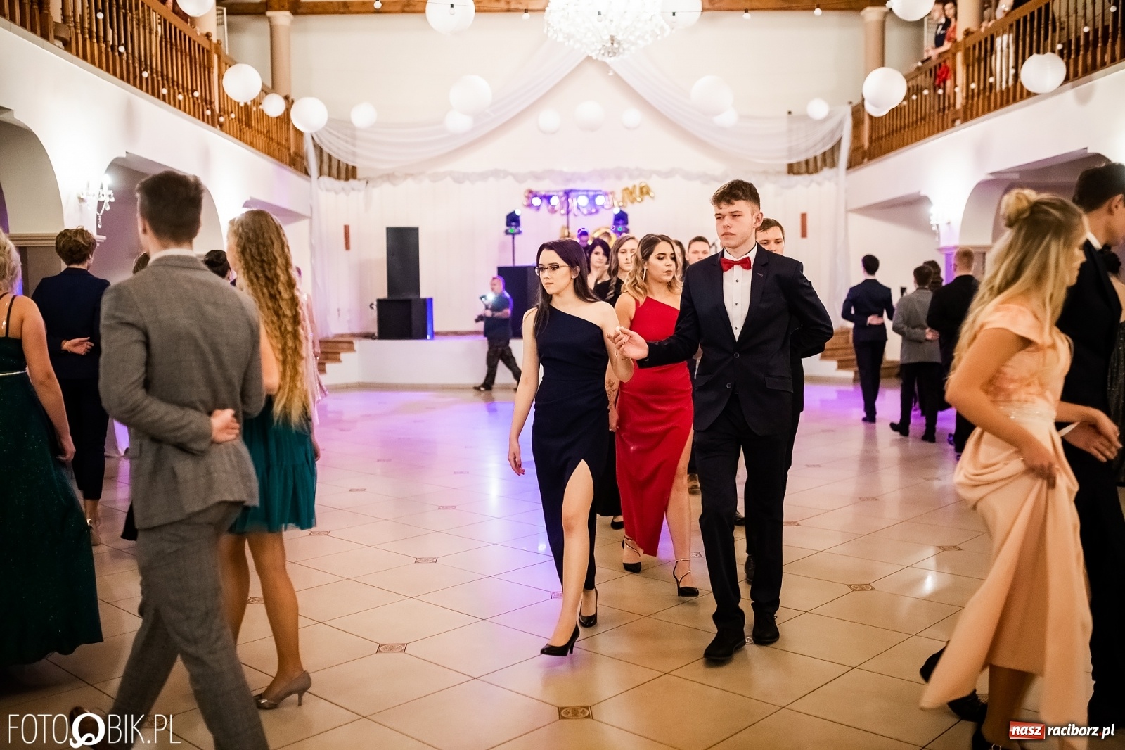 Zdjęcie w galerii na portalu naszraciborz.pl: Studniówka II LO im. Adama Mickiewicza w Raciborzu [FOTO i WIDEO] wiadomości z regionu