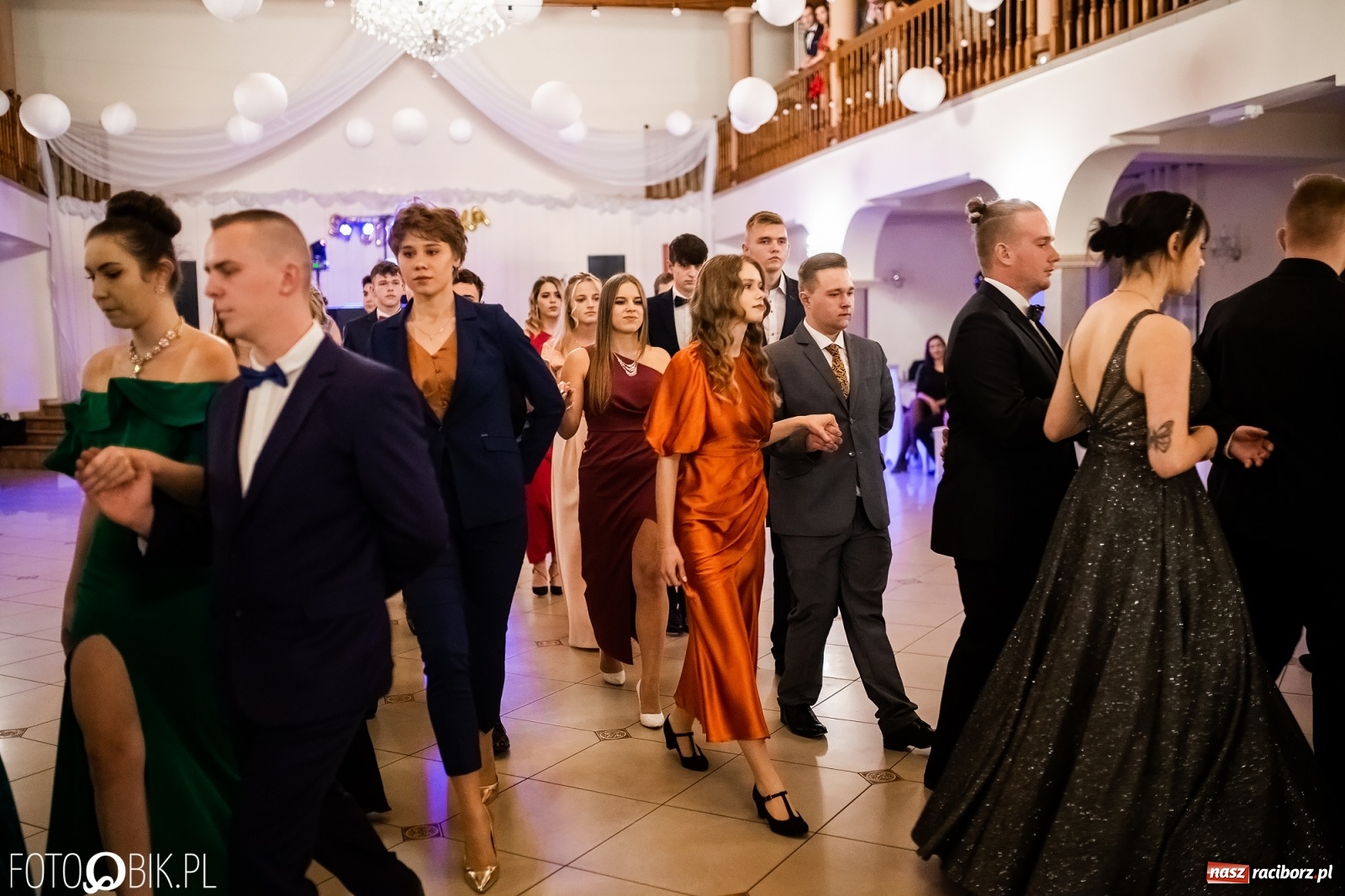 Zdjęcie w galerii na portalu naszraciborz.pl: Studniówka II LO im. Adama Mickiewicza w Raciborzu [FOTO i WIDEO] wiadomości z regionu