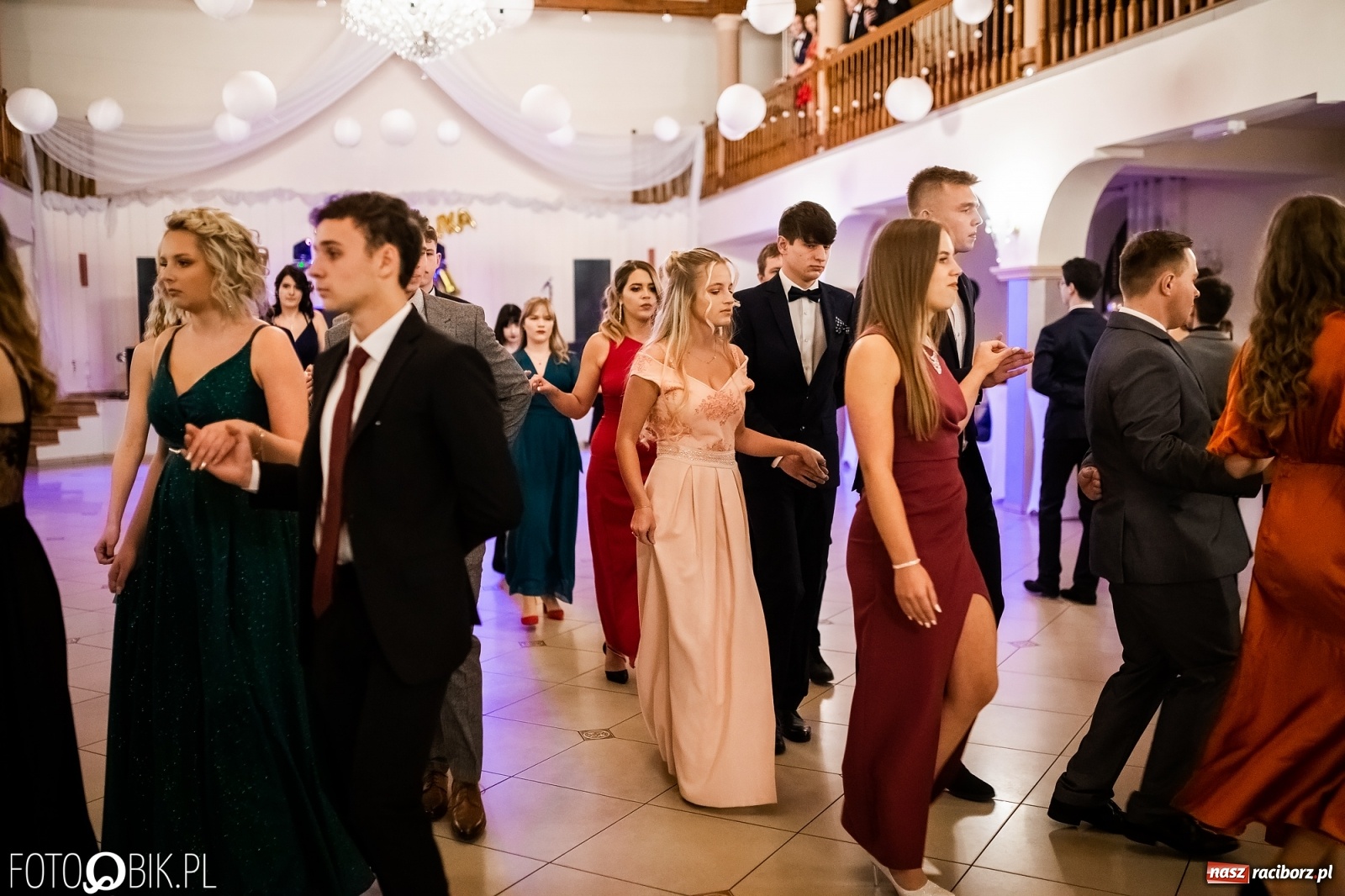 Zdjęcie w galerii na portalu naszraciborz.pl: Studniówka II LO im. Adama Mickiewicza w Raciborzu [FOTO i WIDEO] wiadomości z regionu