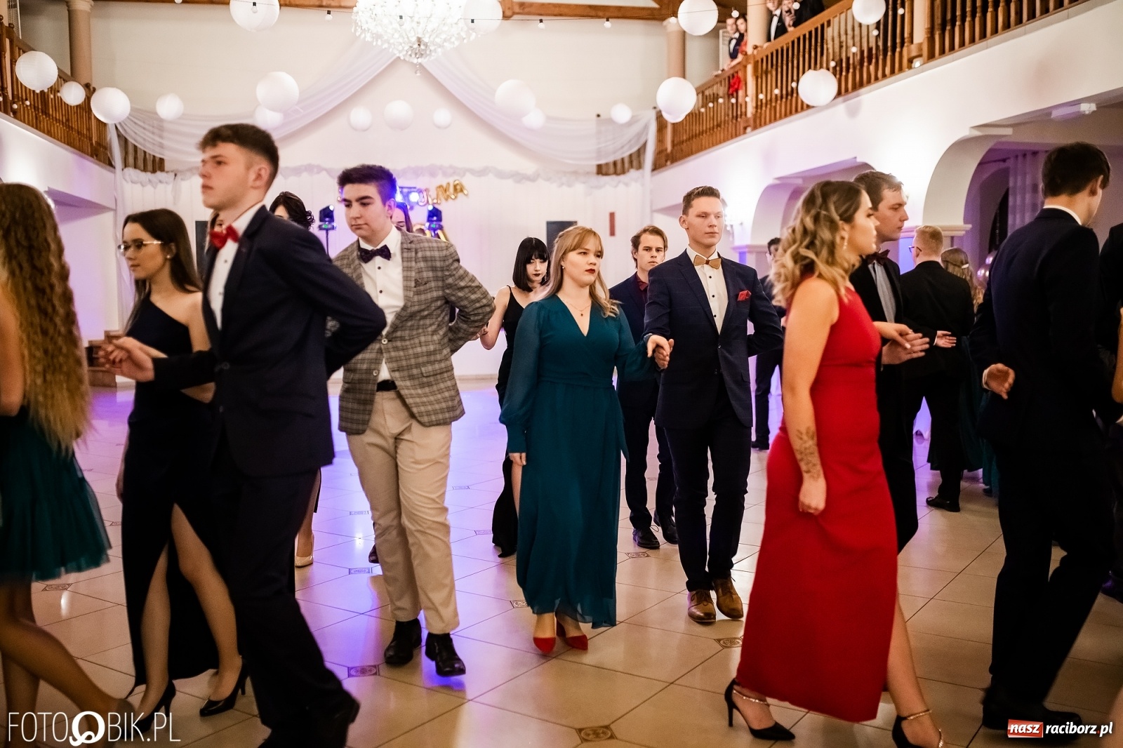 Zdjęcie w galerii na portalu naszraciborz.pl: Studniówka II LO im. Adama Mickiewicza w Raciborzu [FOTO i WIDEO] wiadomości z regionu