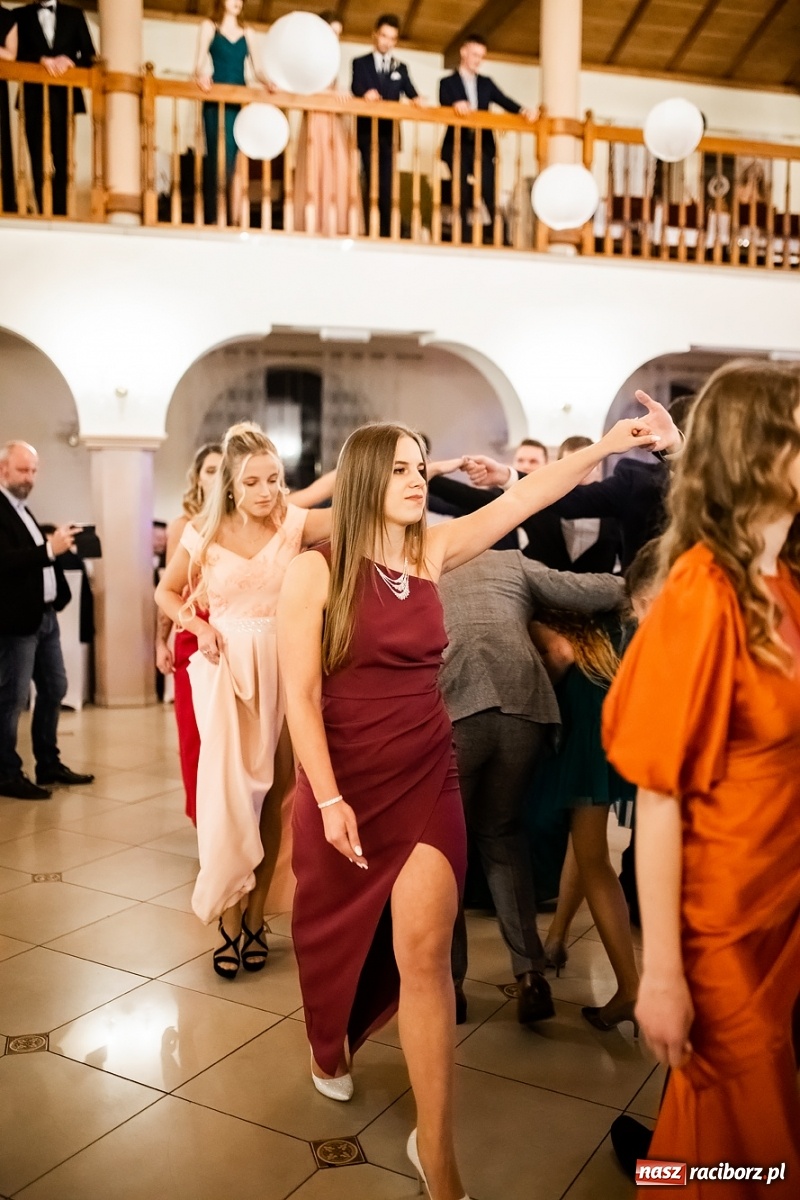 Zdjęcie w galerii na portalu naszraciborz.pl: Studniówka II LO im. Adama Mickiewicza w Raciborzu [FOTO i WIDEO] wiadomości z regionu