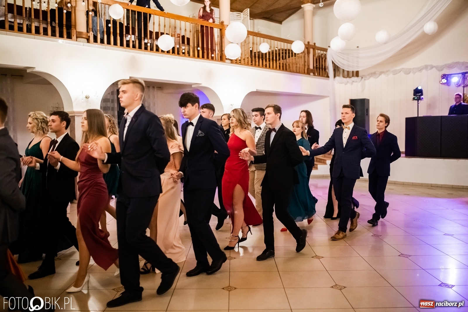 Zdjęcie w galerii na portalu naszraciborz.pl: Studniówka II LO im. Adama Mickiewicza w Raciborzu [FOTO i WIDEO] wiadomości z regionu