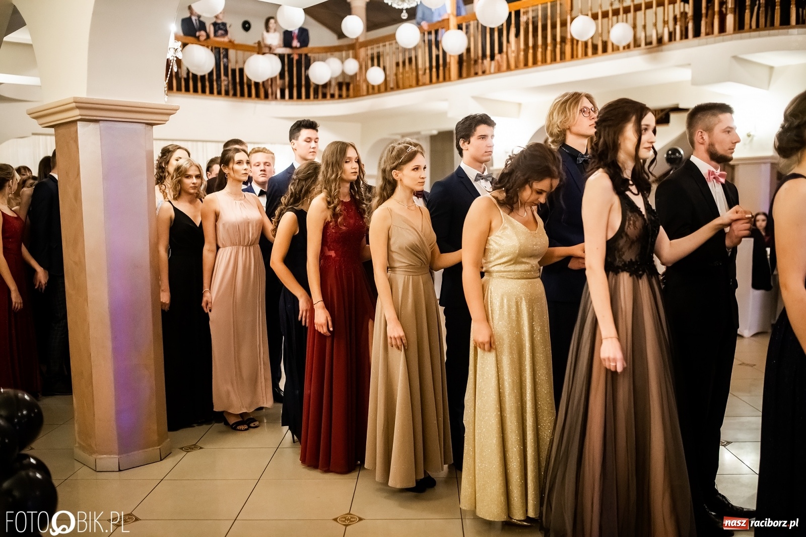 Zdjęcie w galerii na portalu naszraciborz.pl: Studniówka II LO im. Adama Mickiewicza w Raciborzu [FOTO i WIDEO] wiadomości z regionu