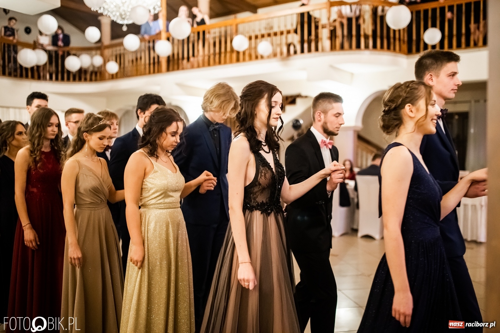 Zdjęcie w galerii na portalu naszraciborz.pl: Studniówka II LO im. Adama Mickiewicza w Raciborzu [FOTO i WIDEO] wiadomości z regionu