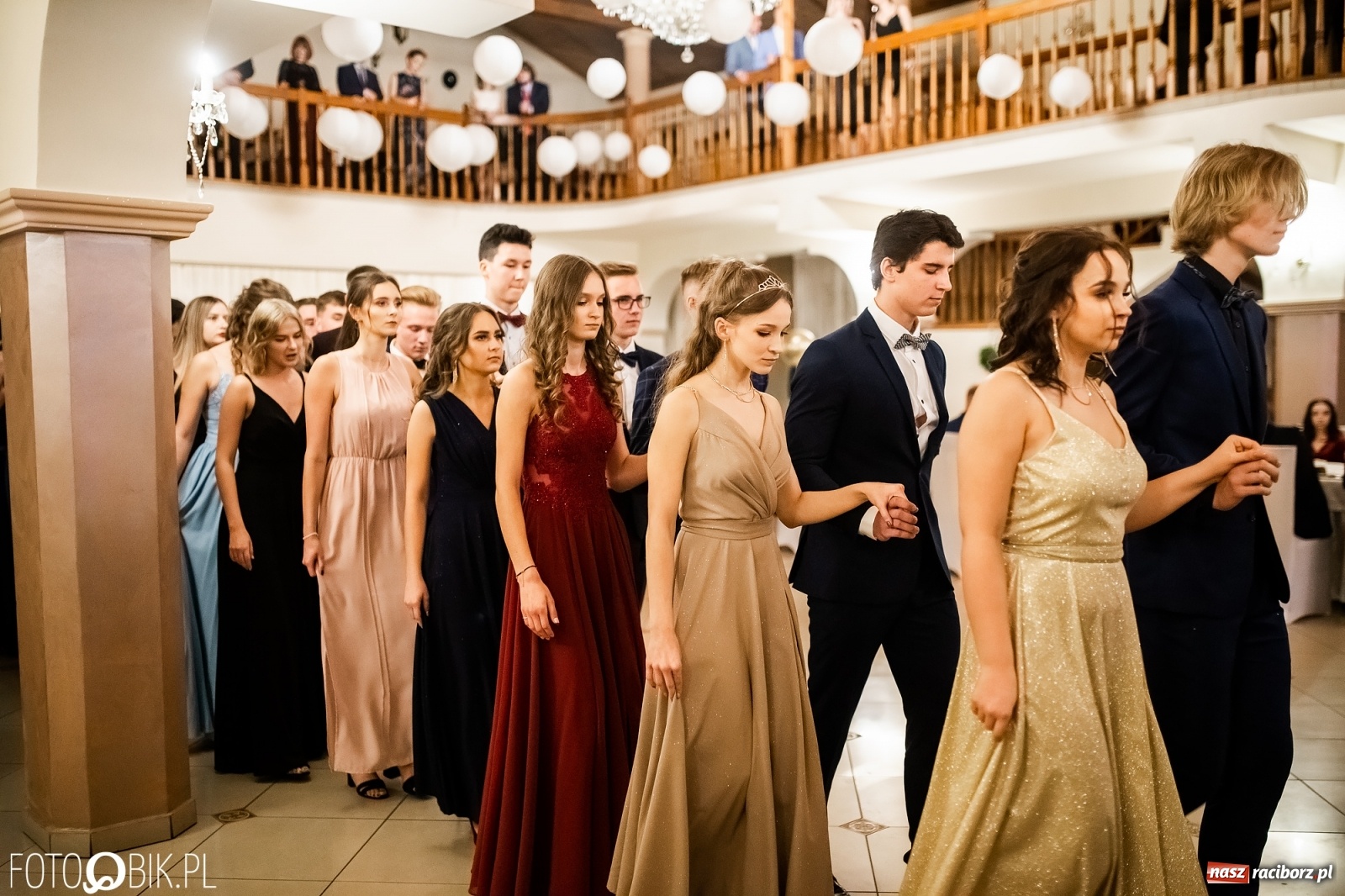 Zdjęcie w galerii na portalu naszraciborz.pl: Studniówka II LO im. Adama Mickiewicza w Raciborzu [FOTO i WIDEO] wiadomości z regionu
