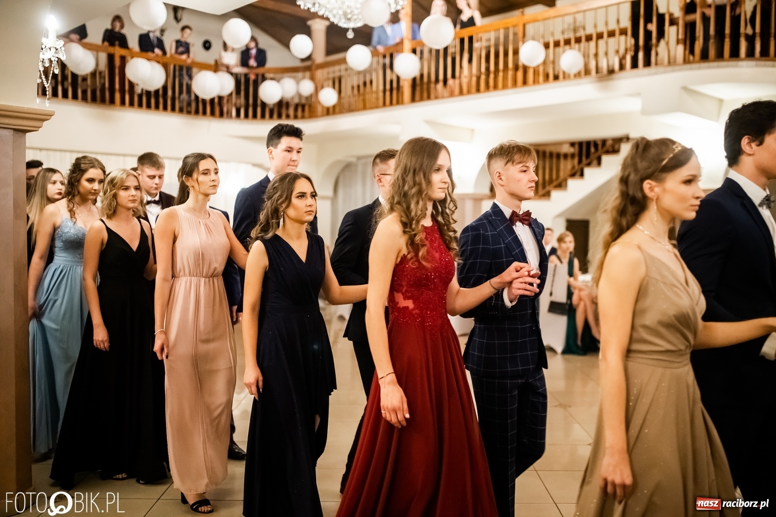 Zdjęcie w galerii na portalu naszraciborz.pl: Studniówka II LO im. Adama Mickiewicza w Raciborzu [FOTO i WIDEO] wiadomości z regionu