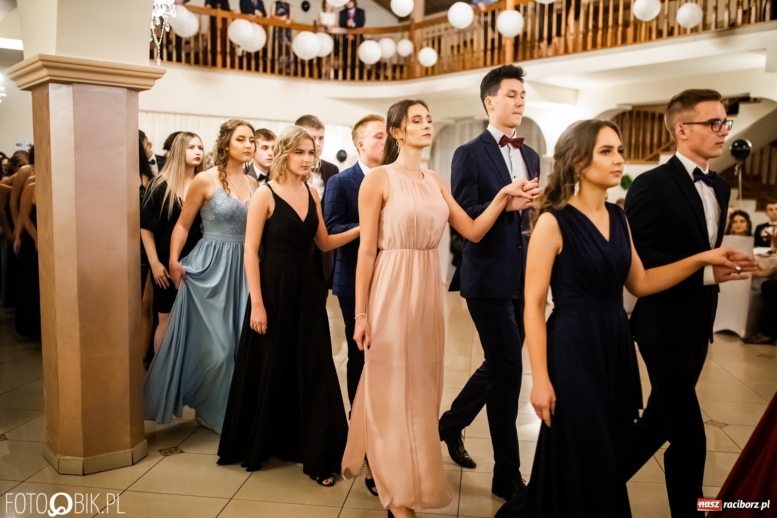 Zdjęcie w galerii na portalu naszraciborz.pl: Studniówka II LO im. Adama Mickiewicza w Raciborzu [FOTO i WIDEO] wiadomości z regionu