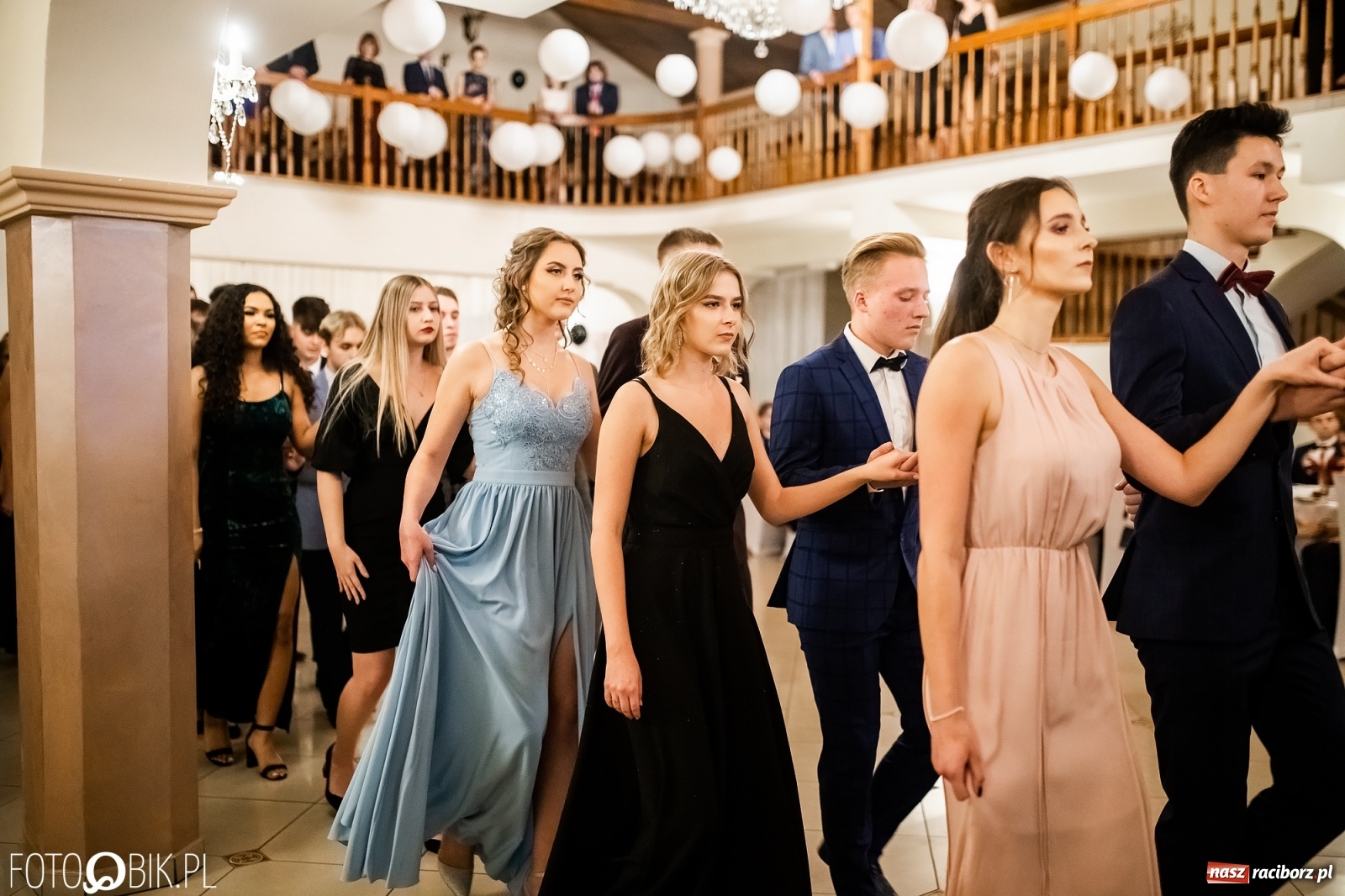 Zdjęcie w galerii na portalu naszraciborz.pl: Studniówka II LO im. Adama Mickiewicza w Raciborzu [FOTO i WIDEO] wiadomości z regionu