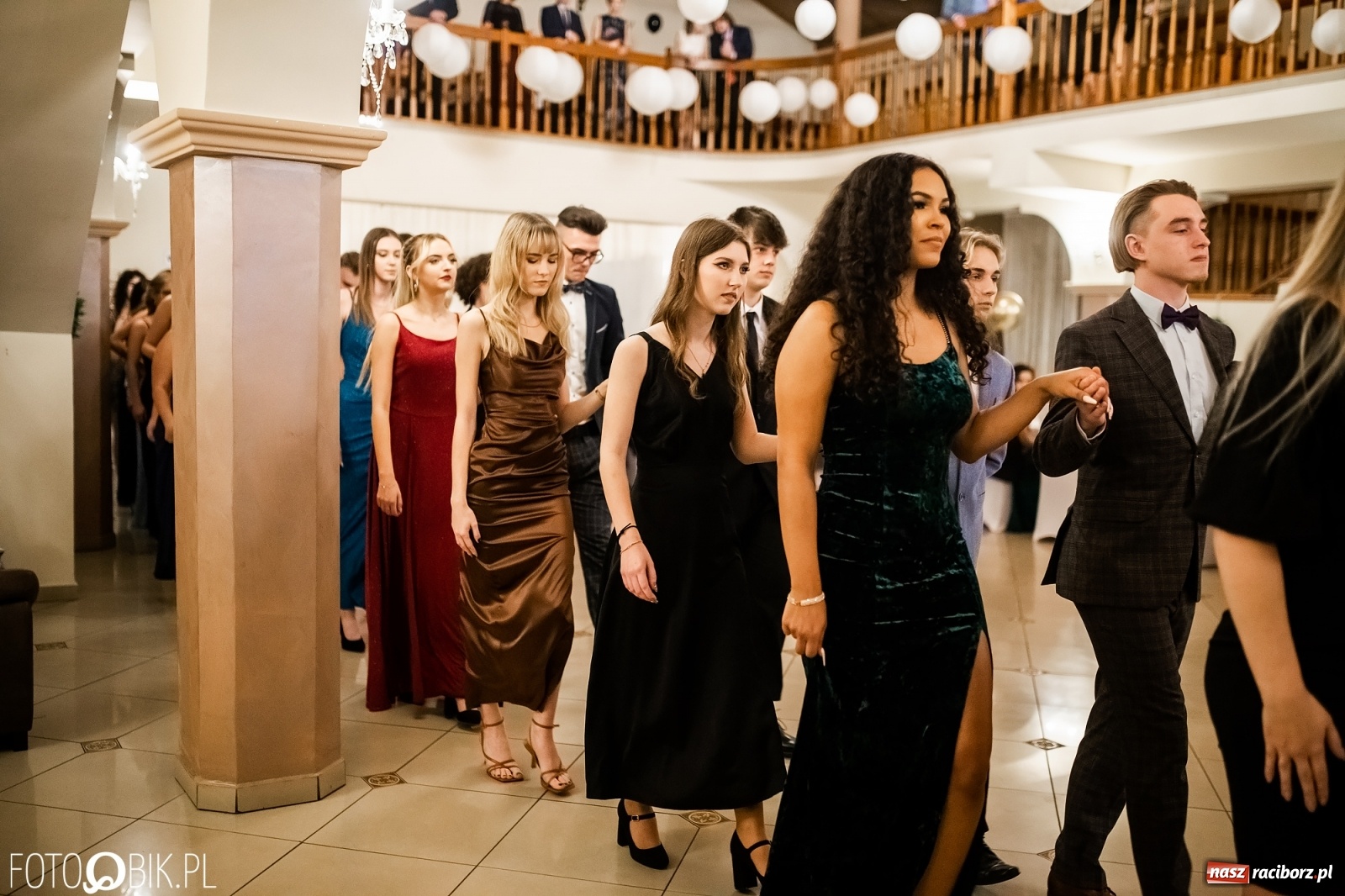 Zdjęcie w galerii na portalu naszraciborz.pl: Studniówka II LO im. Adama Mickiewicza w Raciborzu [FOTO i WIDEO] wiadomości z regionu