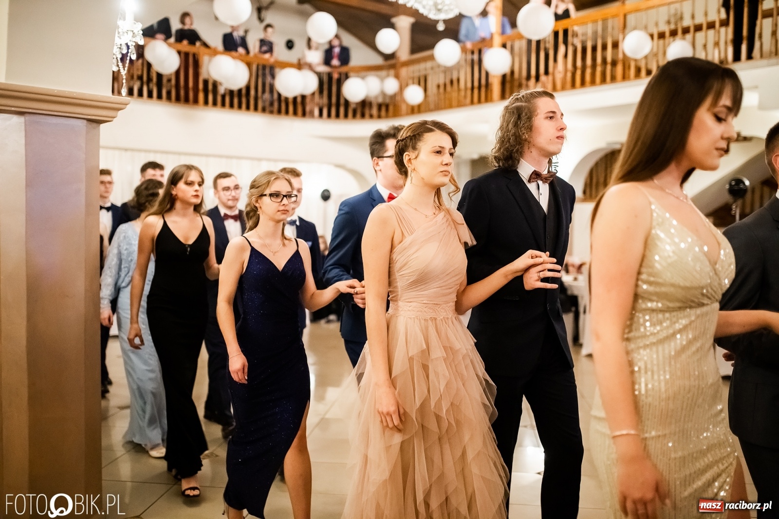 Zdjęcie w galerii na portalu naszraciborz.pl: Studniówka II LO im. Adama Mickiewicza w Raciborzu [FOTO i WIDEO] wiadomości z regionu