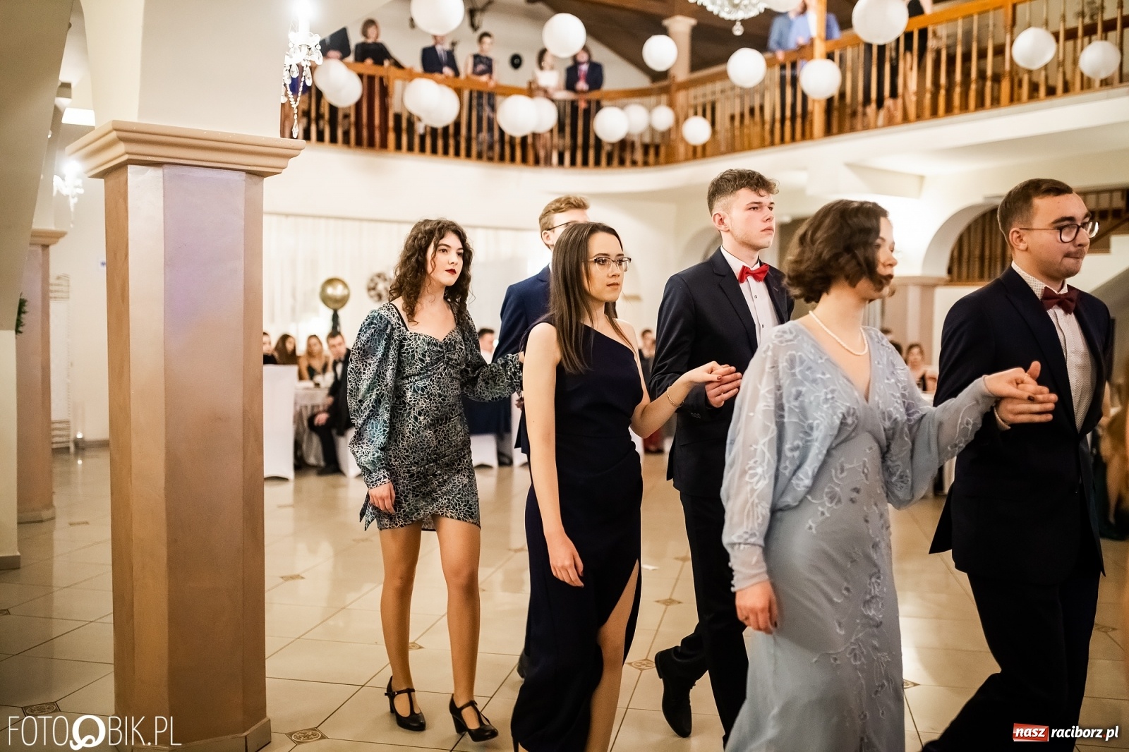 Zdjęcie w galerii na portalu naszraciborz.pl: Studniówka II LO im. Adama Mickiewicza w Raciborzu [FOTO i WIDEO] wiadomości z regionu