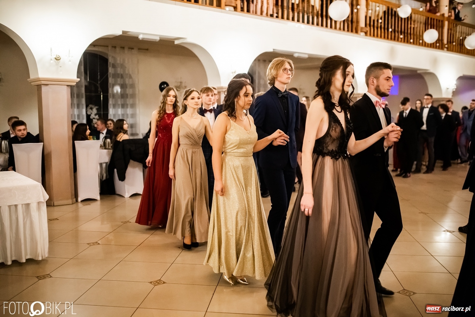 Zdjęcie w galerii na portalu naszraciborz.pl: Studniówka II LO im. Adama Mickiewicza w Raciborzu [FOTO i WIDEO] wiadomości z regionu