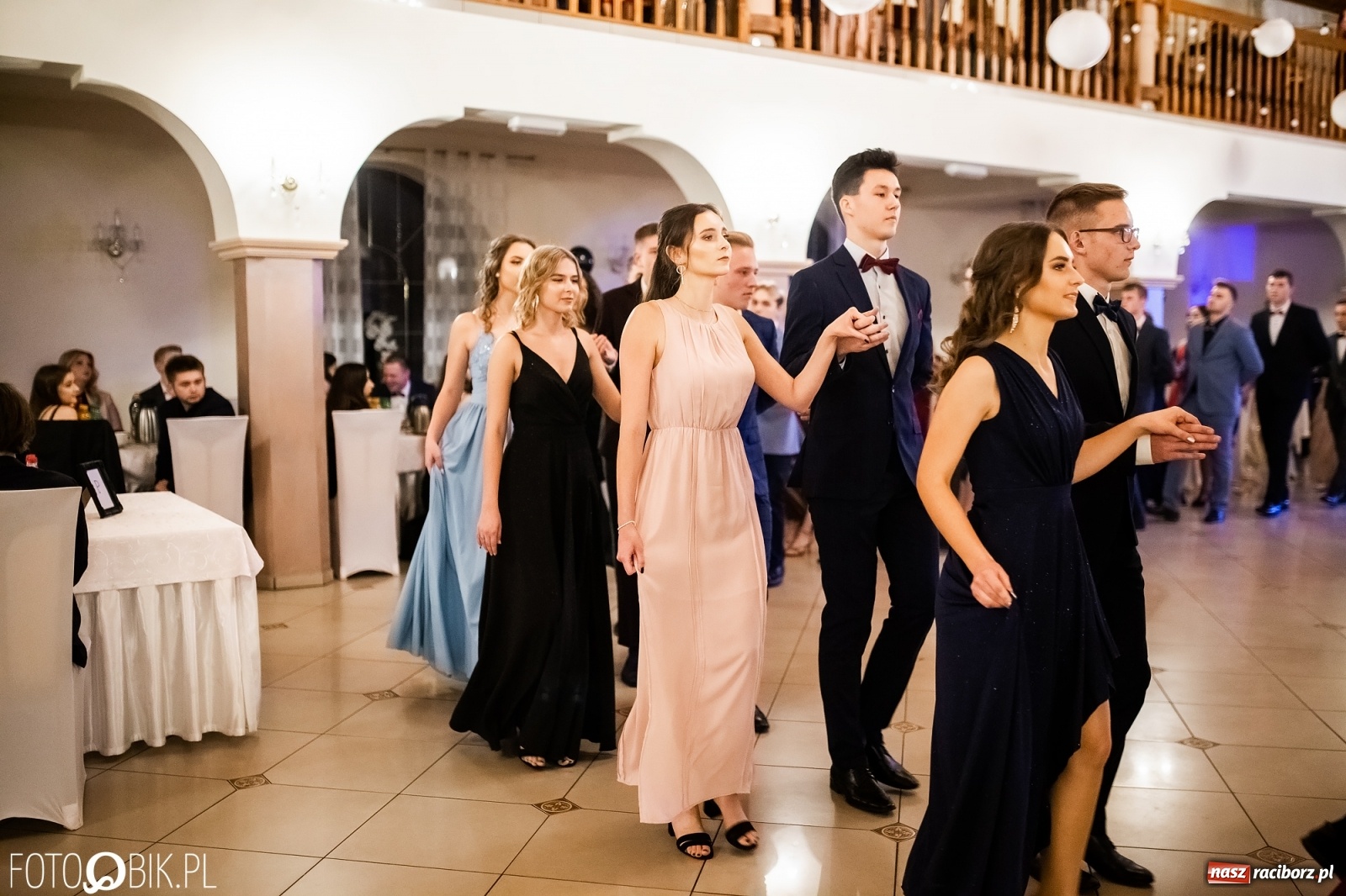 Zdjęcie w galerii na portalu naszraciborz.pl: Studniówka II LO im. Adama Mickiewicza w Raciborzu [FOTO i WIDEO] wiadomości z regionu