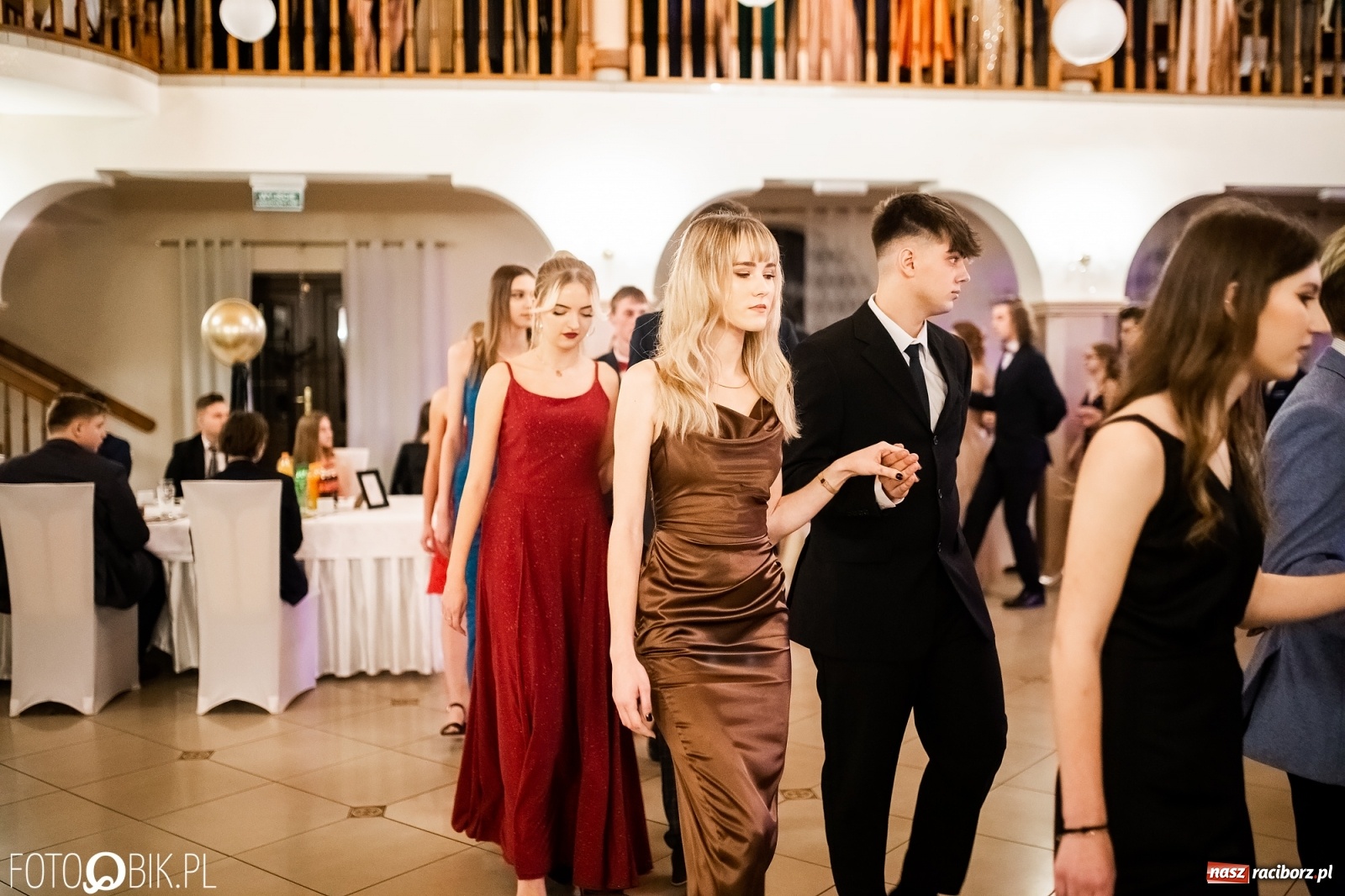 Zdjęcie w galerii na portalu naszraciborz.pl: Studniówka II LO im. Adama Mickiewicza w Raciborzu [FOTO i WIDEO] wiadomości z regionu