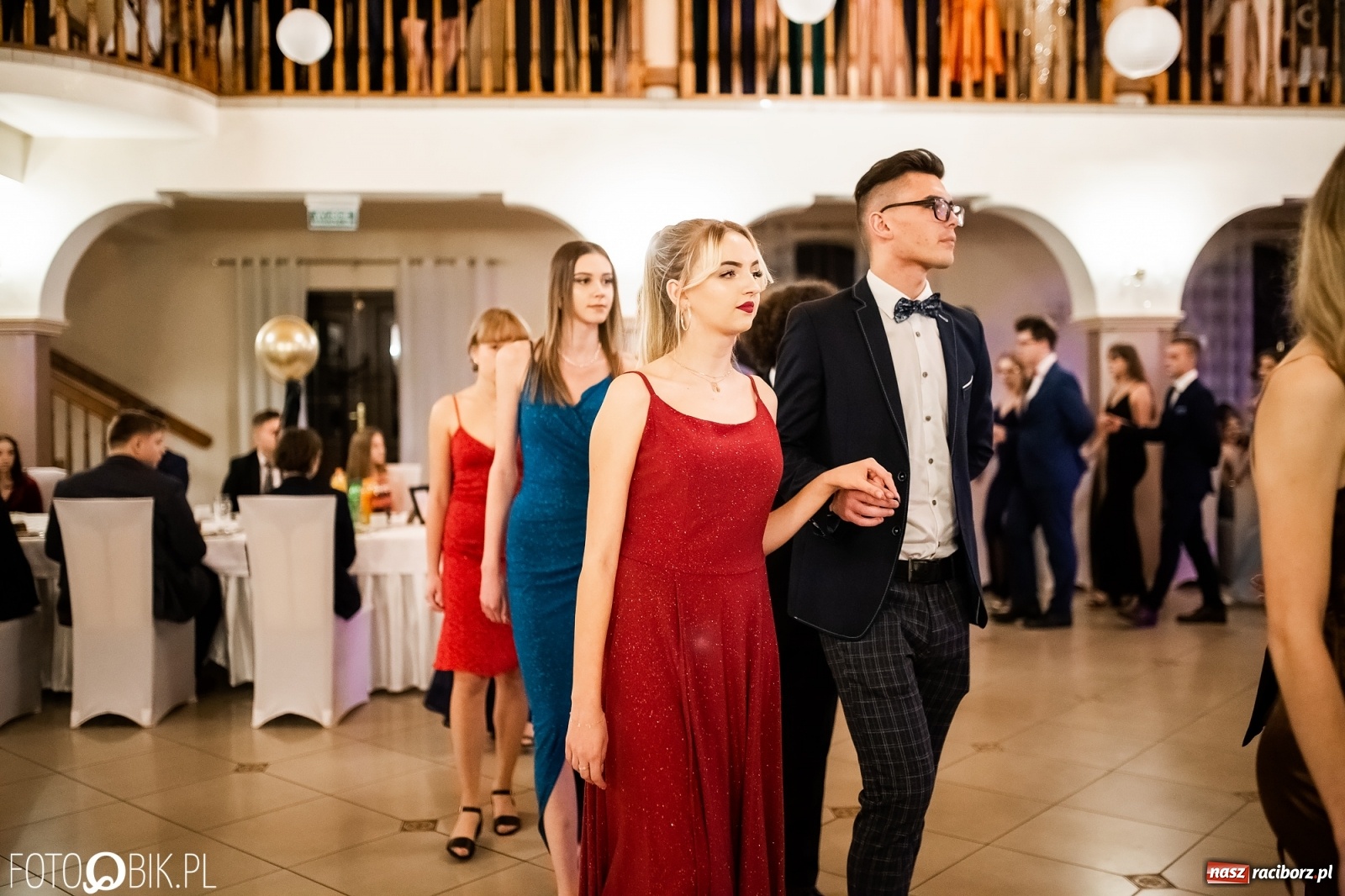 Zdjęcie w galerii na portalu naszraciborz.pl: Studniówka II LO im. Adama Mickiewicza w Raciborzu [FOTO i WIDEO] wiadomości z regionu