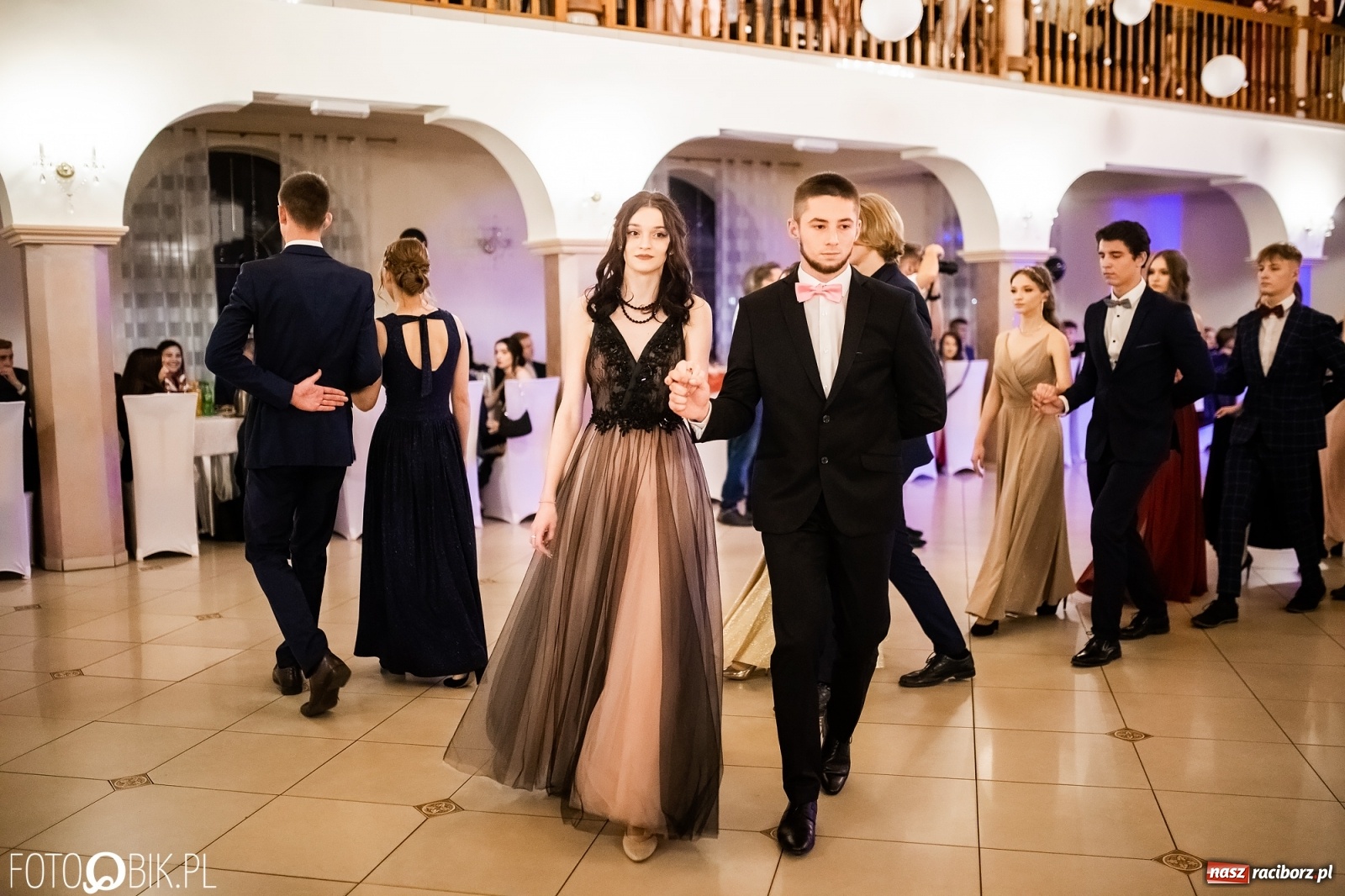 Zdjęcie w galerii na portalu naszraciborz.pl: Studniówka II LO im. Adama Mickiewicza w Raciborzu [FOTO i WIDEO] wiadomości z regionu