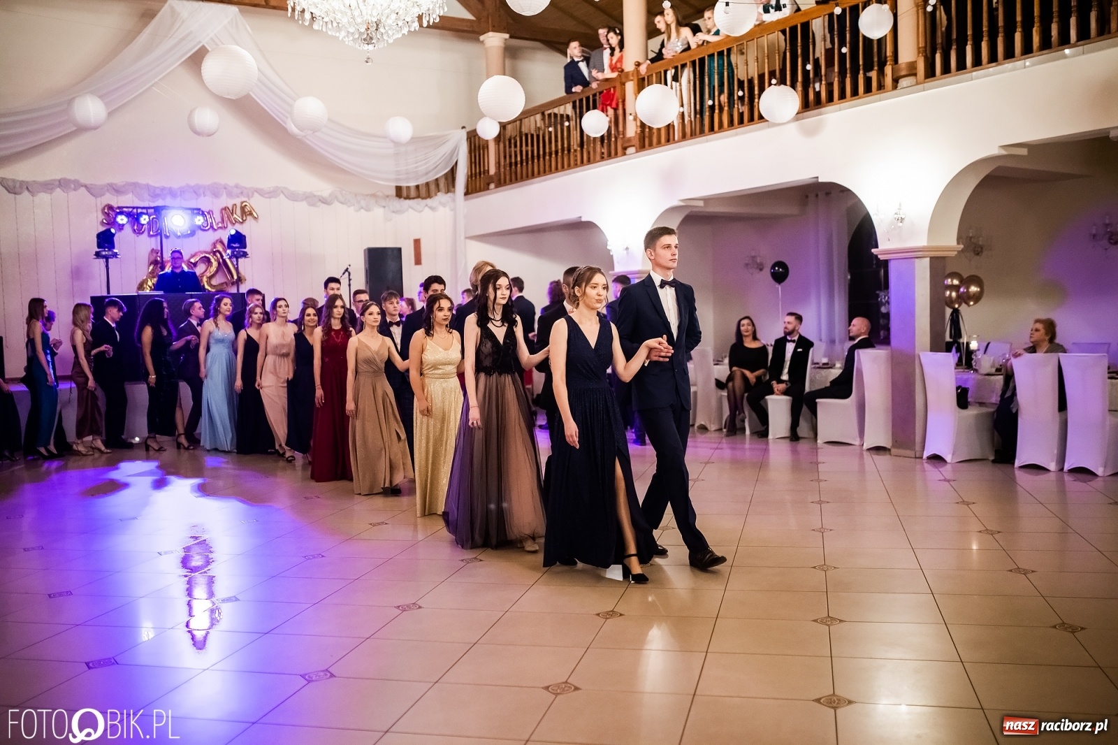 Zdjęcie w galerii na portalu naszraciborz.pl: Studniówka II LO im. Adama Mickiewicza w Raciborzu [FOTO i WIDEO] wiadomości z regionu